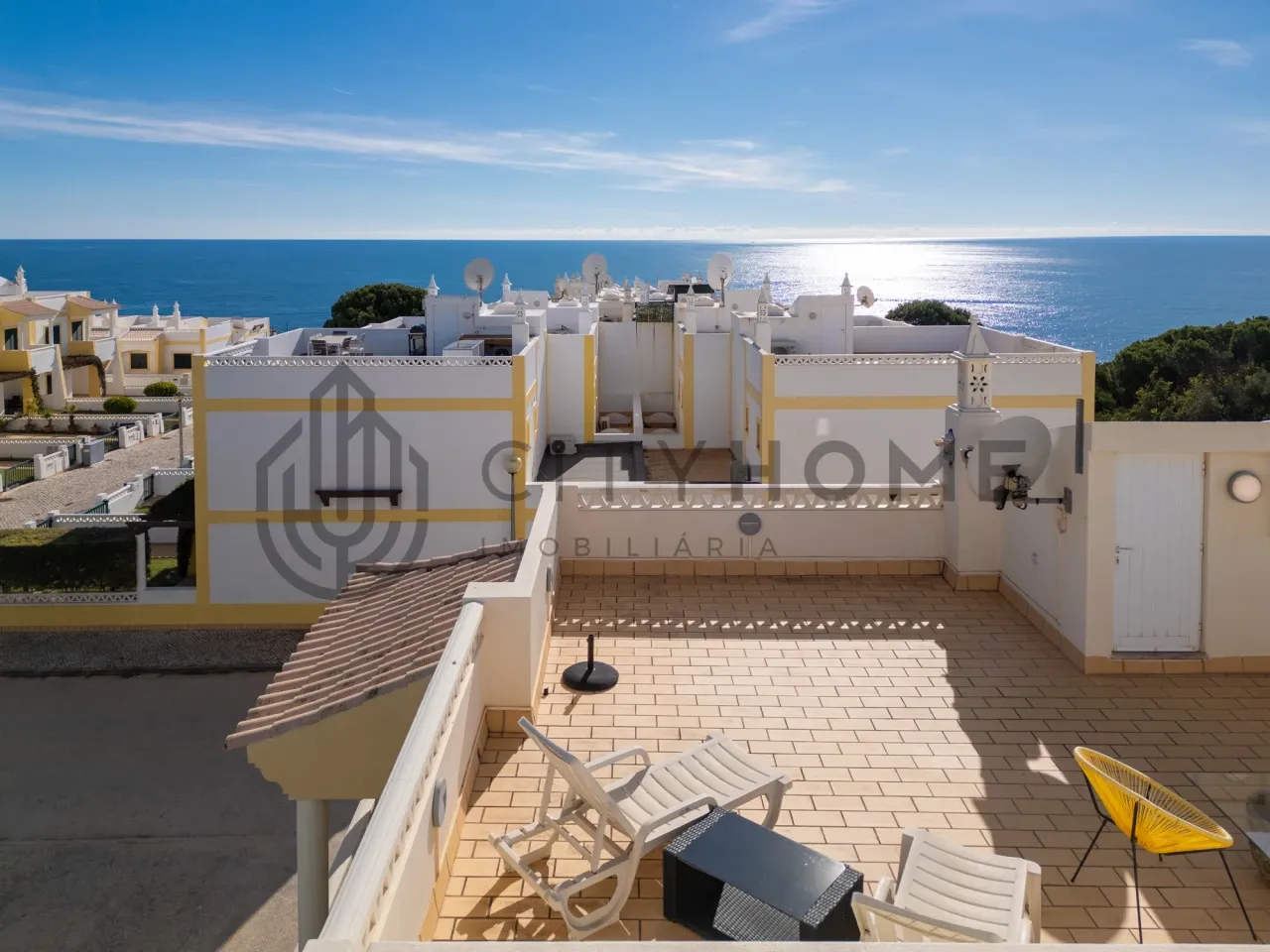 Contemporary Townhouse with Pool and Garden in Lagoa, Portugal - View image 32 of 43