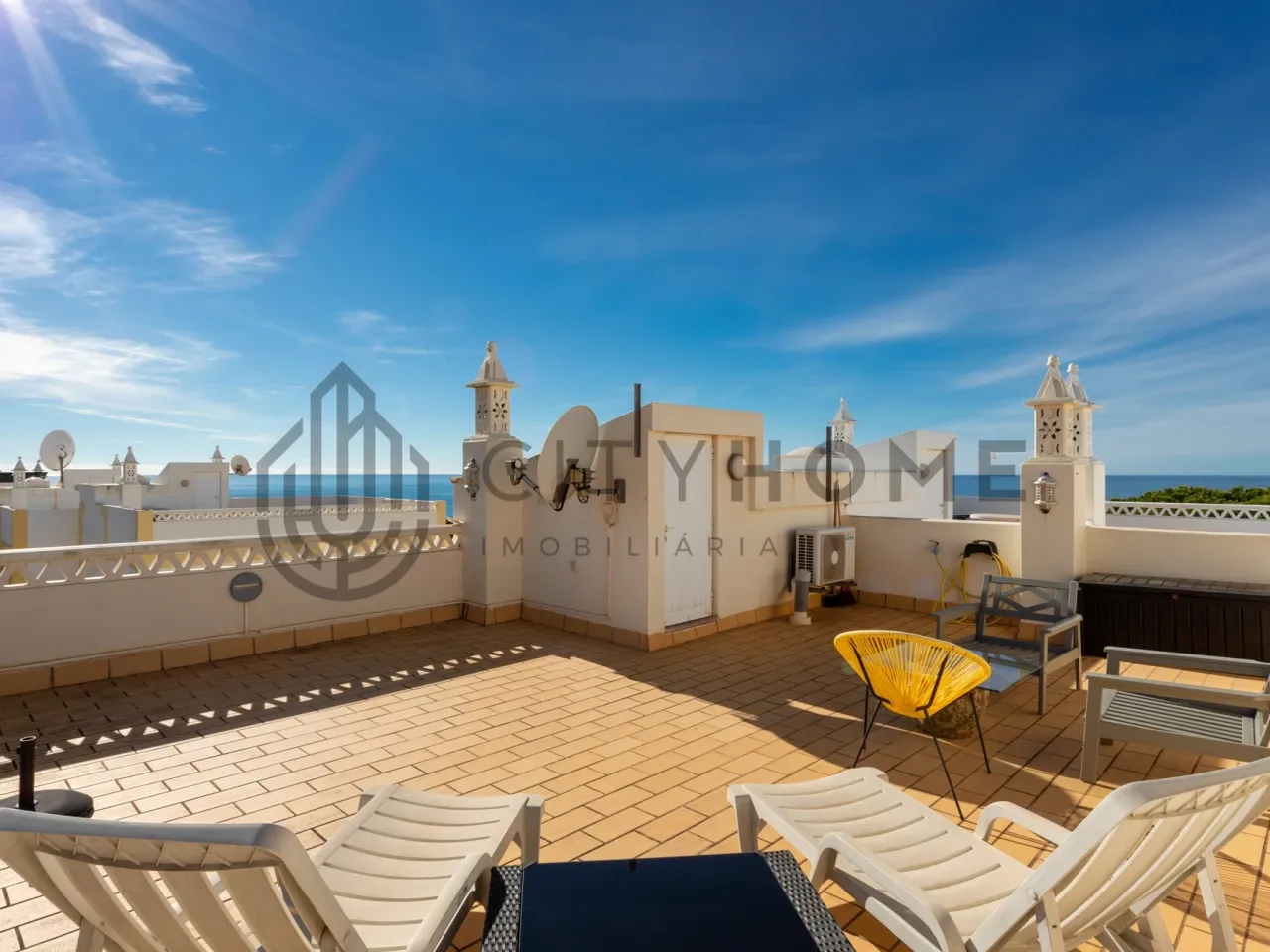 Contemporary Townhouse with Pool and Garden in Lagoa, Portugal - View image 33 of 43