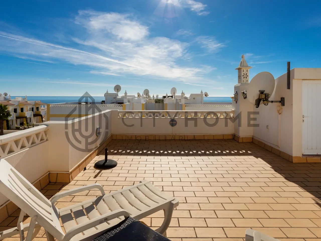 Contemporary Townhouse with Pool and Garden in Lagoa, Portugal - View image 35 of 43