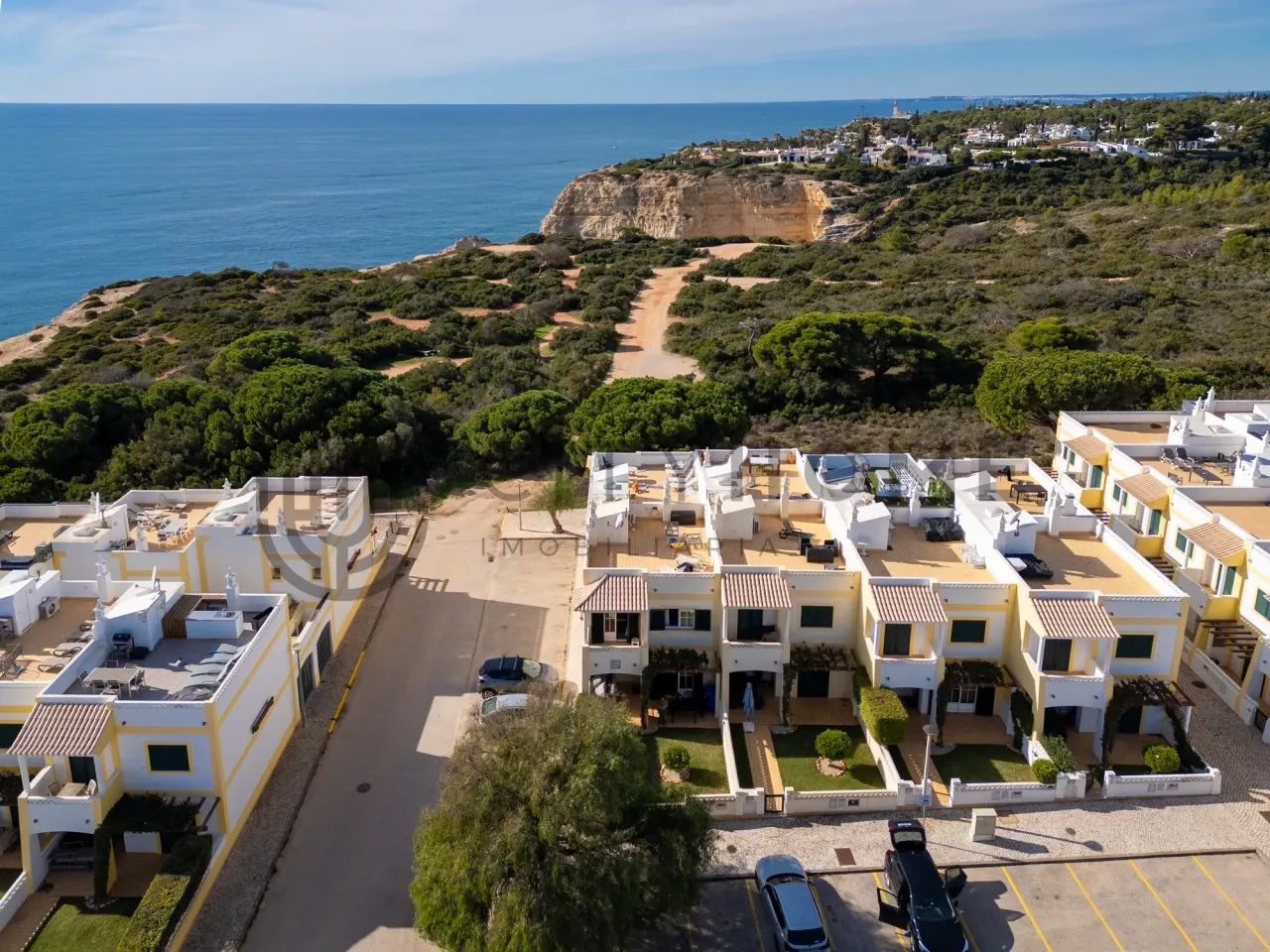 Contemporary Townhouse with Pool and Garden in Lagoa, Portugal - View image 38 of 43