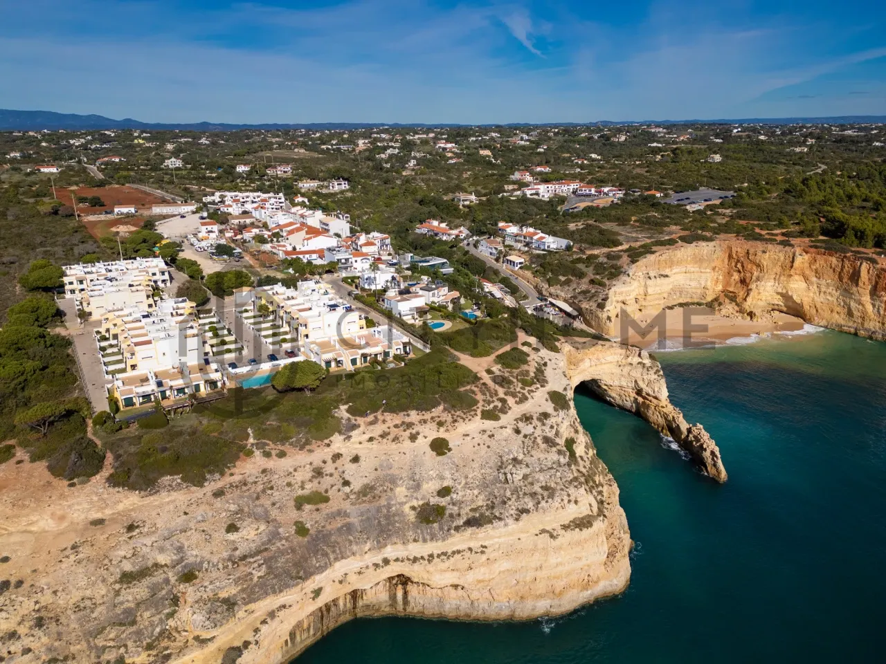 Contemporary Townhouse with Pool and Garden in Lagoa, Portugal - View image 39 of 43