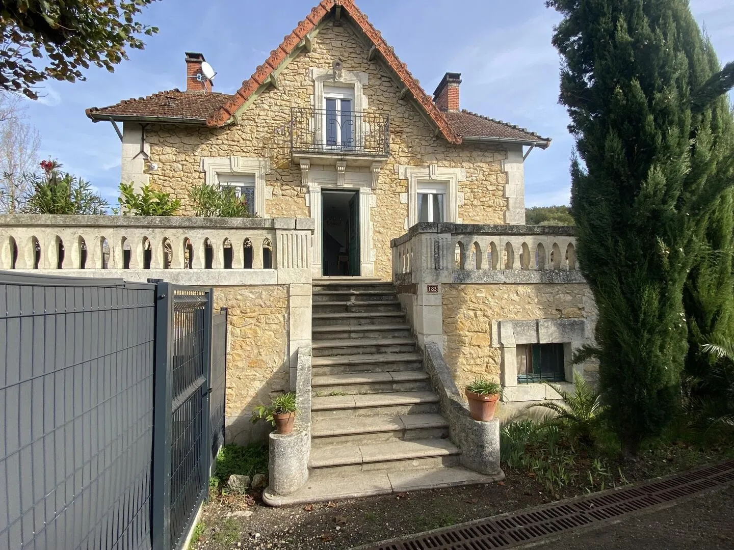 Elegant House in St Cyprien with Garden, Terrace and Separate Apartment - Image 2