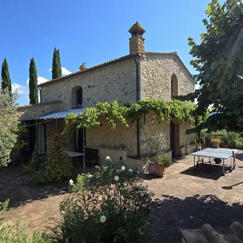 Toscansk bondegård med pool og have nær Volterra