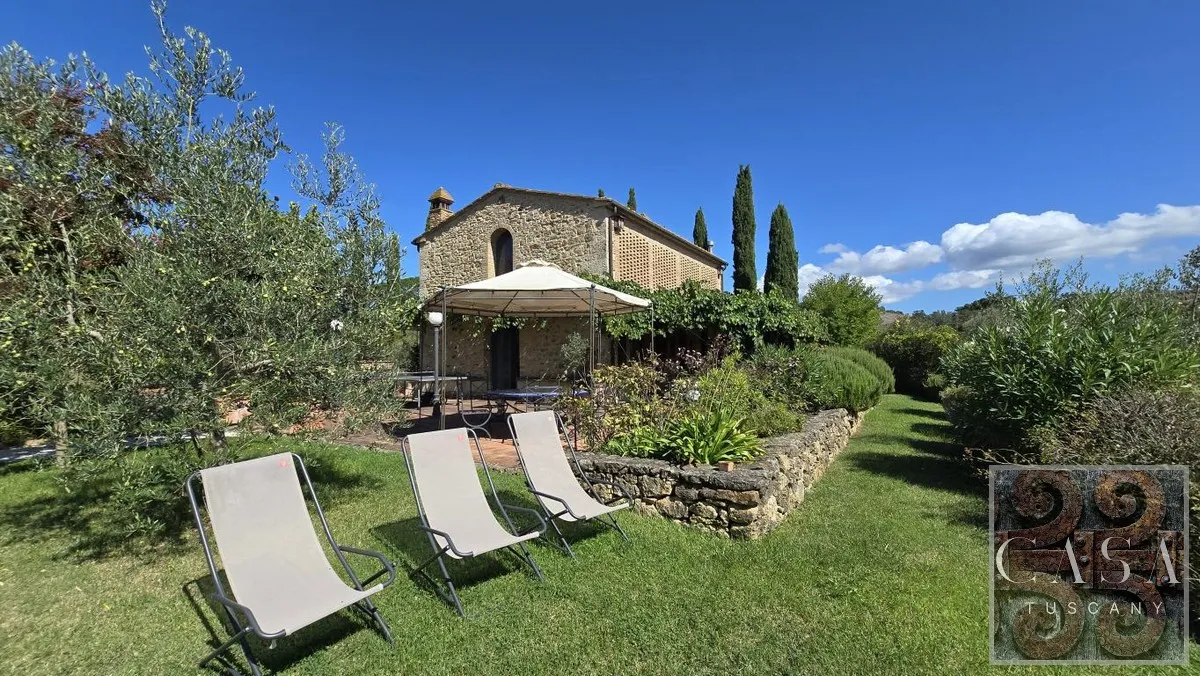 Tuscan Farmhouse with Pool and Garden Near Volterra - View image 7 of 47