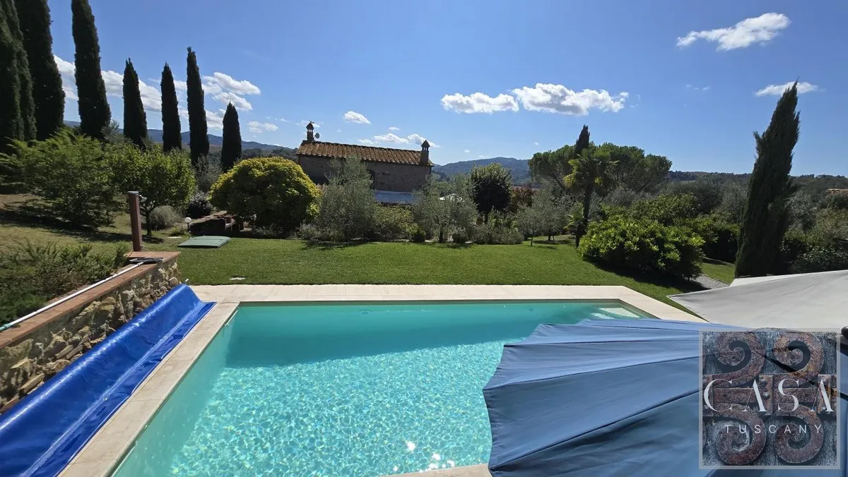 Tuscan Farmhouse with Pool and Garden Near Volterra - View image 11 of 47