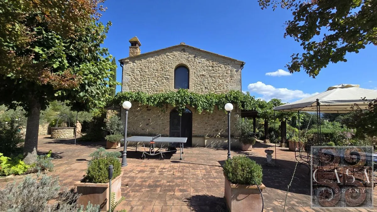 Tuscan Farmhouse with Pool and Garden Near Volterra - View image 12 of 47
