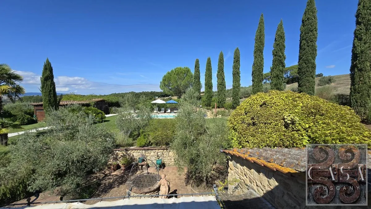 Tuscan Farmhouse with Pool and Garden Near Volterra - View image 15 of 47