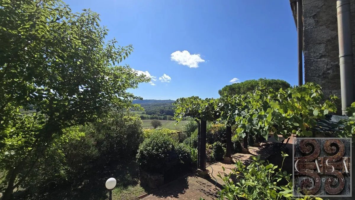 Tuscan Farmhouse with Pool and Garden Near Volterra - View image 23 of 47