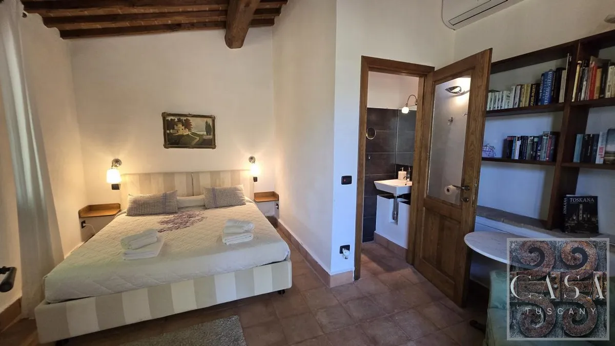 Tuscan Farmhouse with Pool and Garden Near Volterra - View image 42 of 47