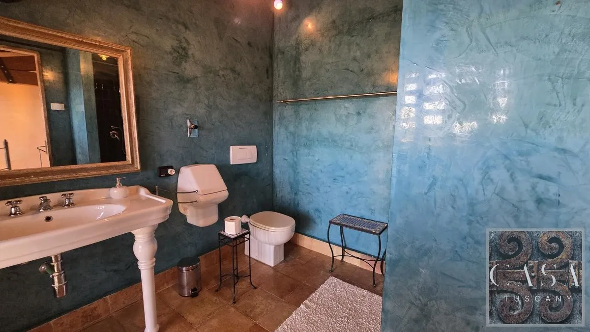 Tuscan Farmhouse with Pool and Garden Near Volterra - View image 46 of 47