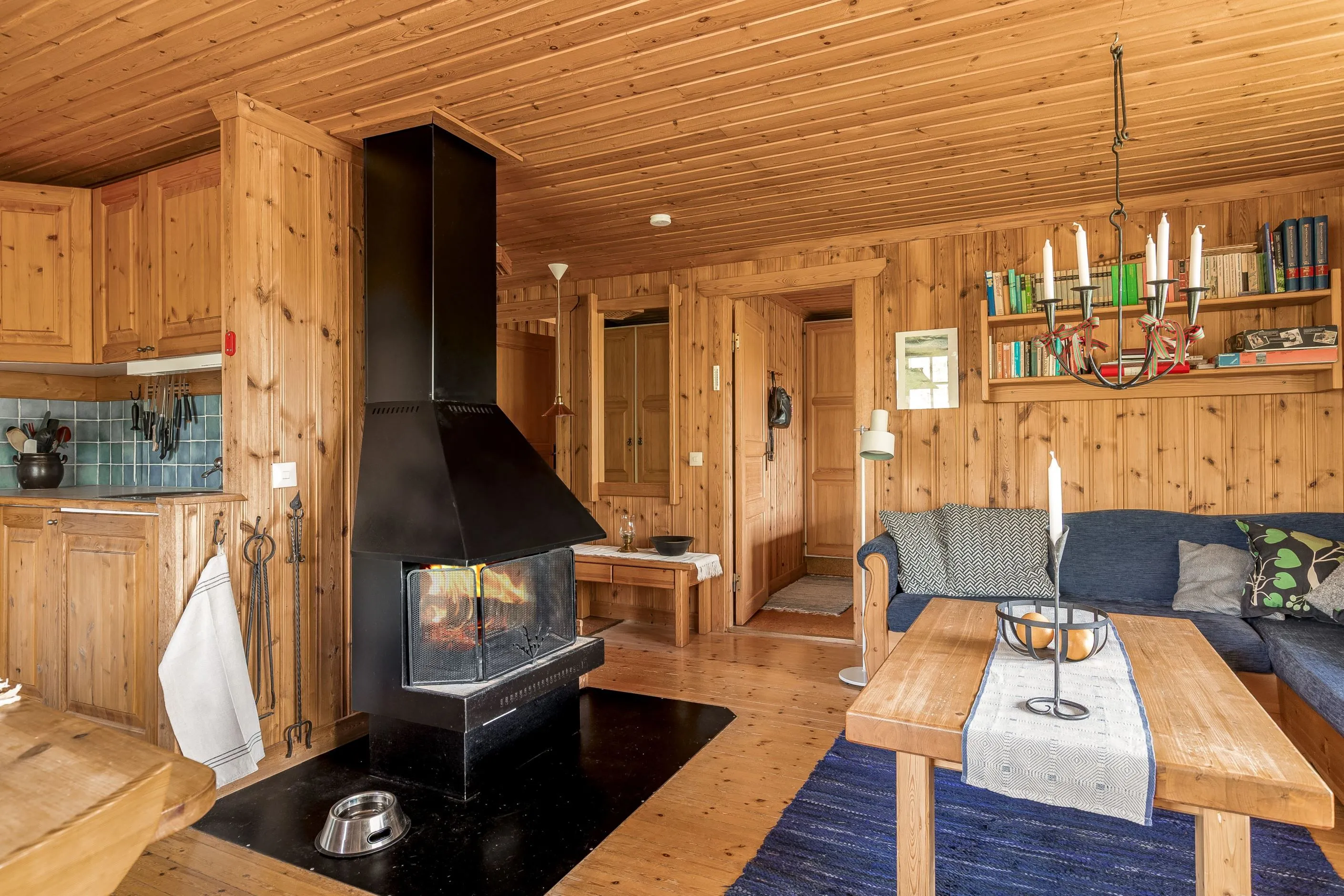 1970s Swedish Cabin with Sauna and Expansive Mountain Views - Image 5