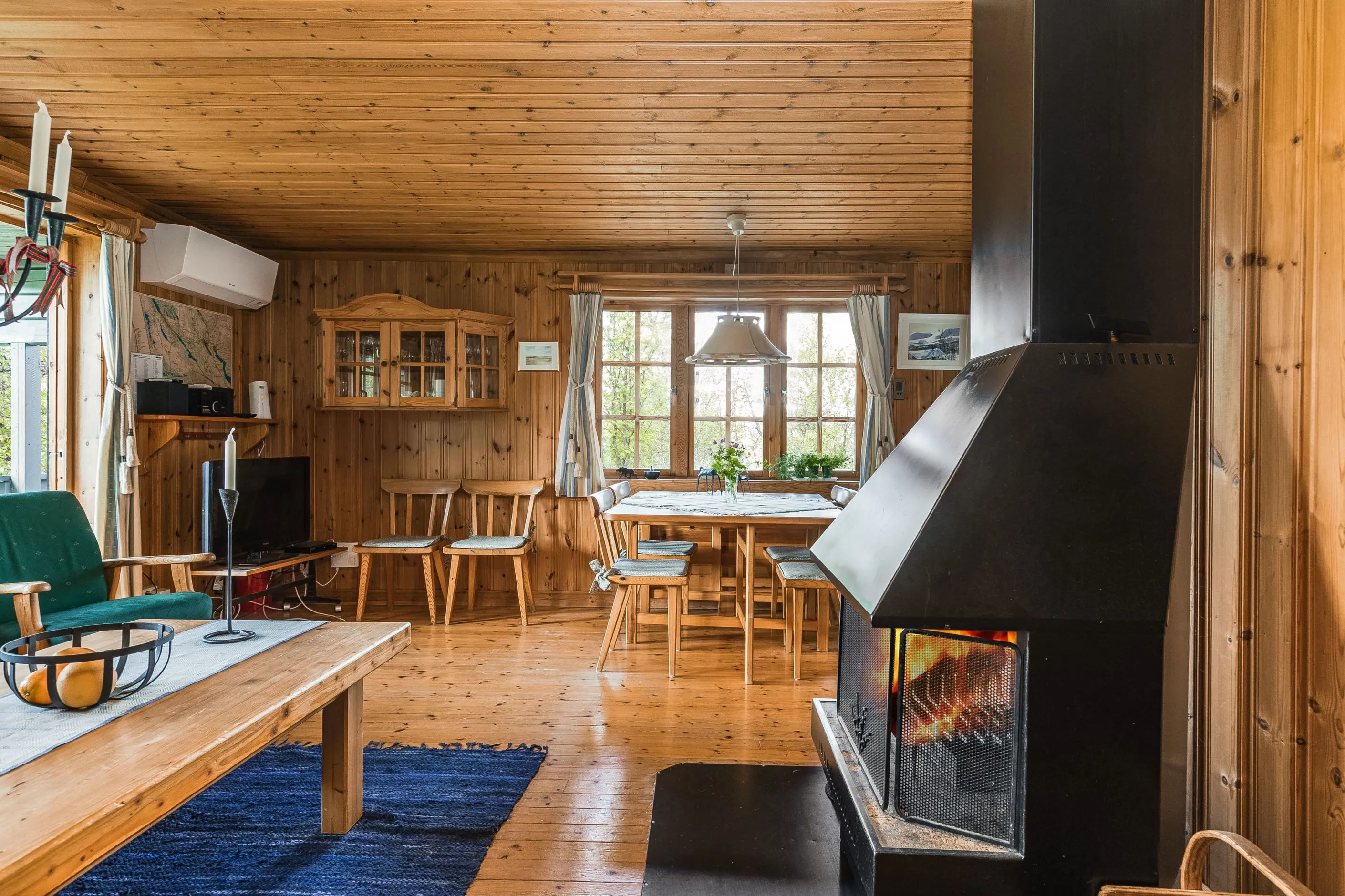 1970s Swedish Cabin with Sauna and Expansive Mountain Views - View image 7 of 31