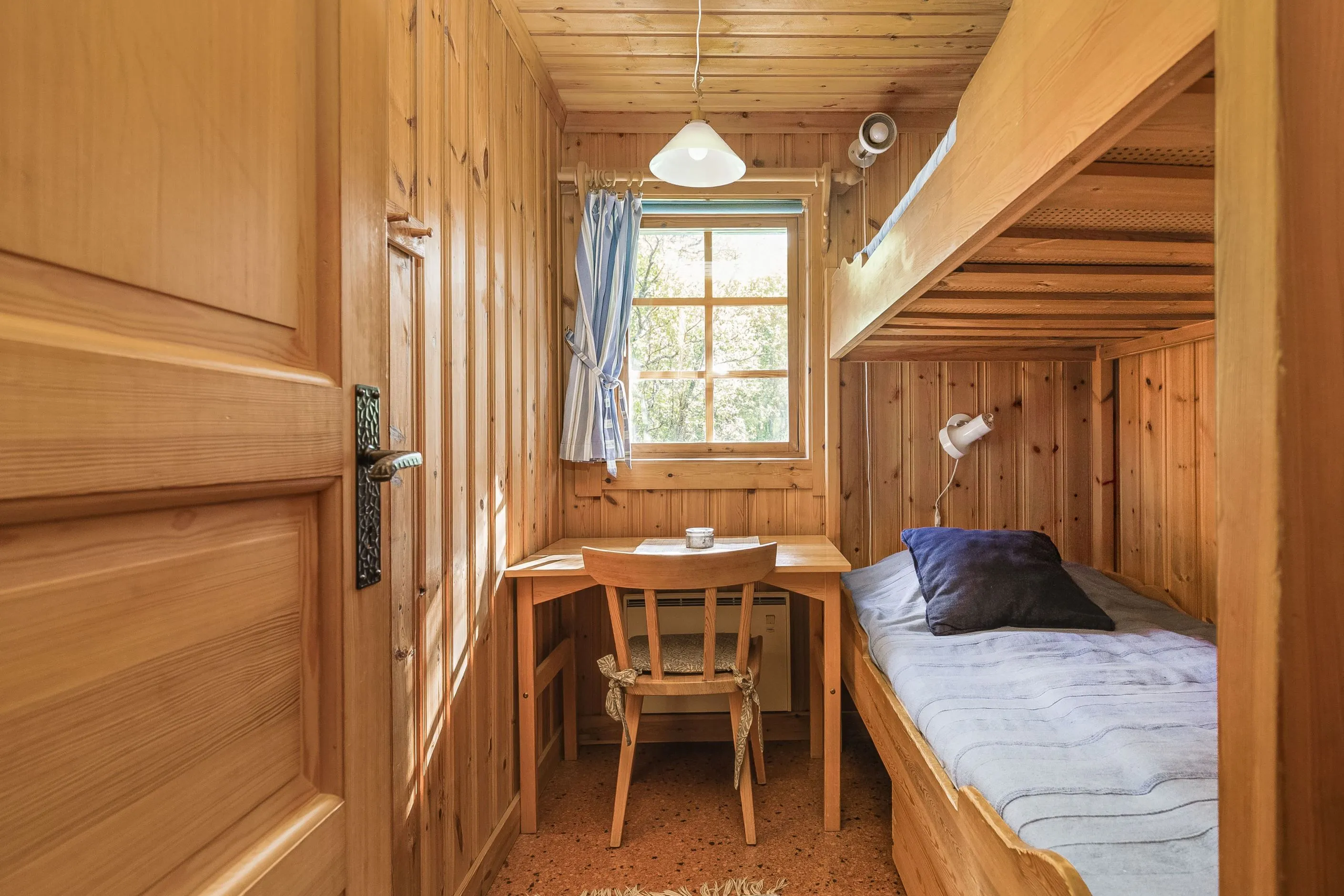 1970s Swedish Cabin with Sauna and Expansive Mountain Views - View image 10 of 31