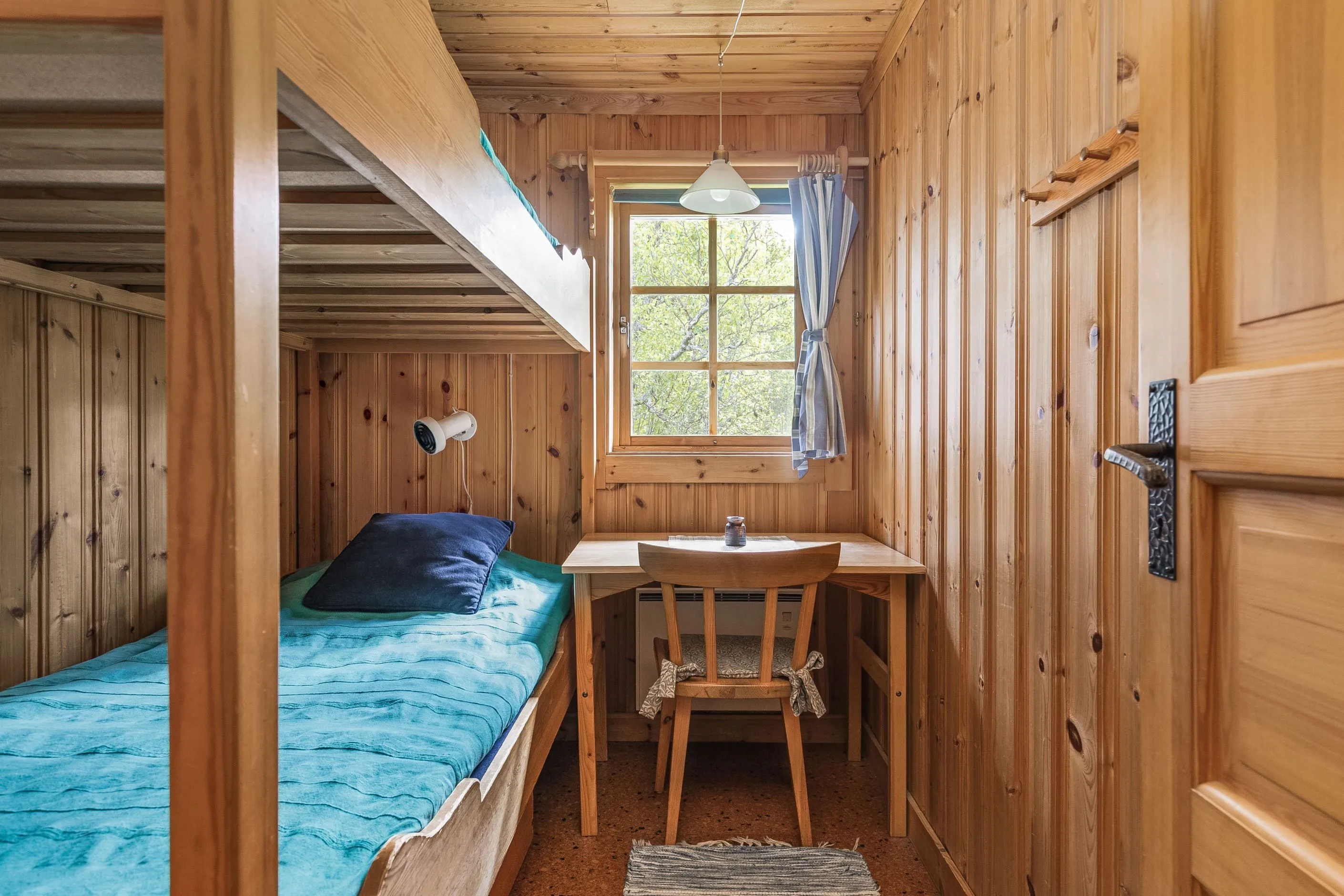 1970s Swedish Cabin with Sauna and Expansive Mountain Views - View image 11 of 31