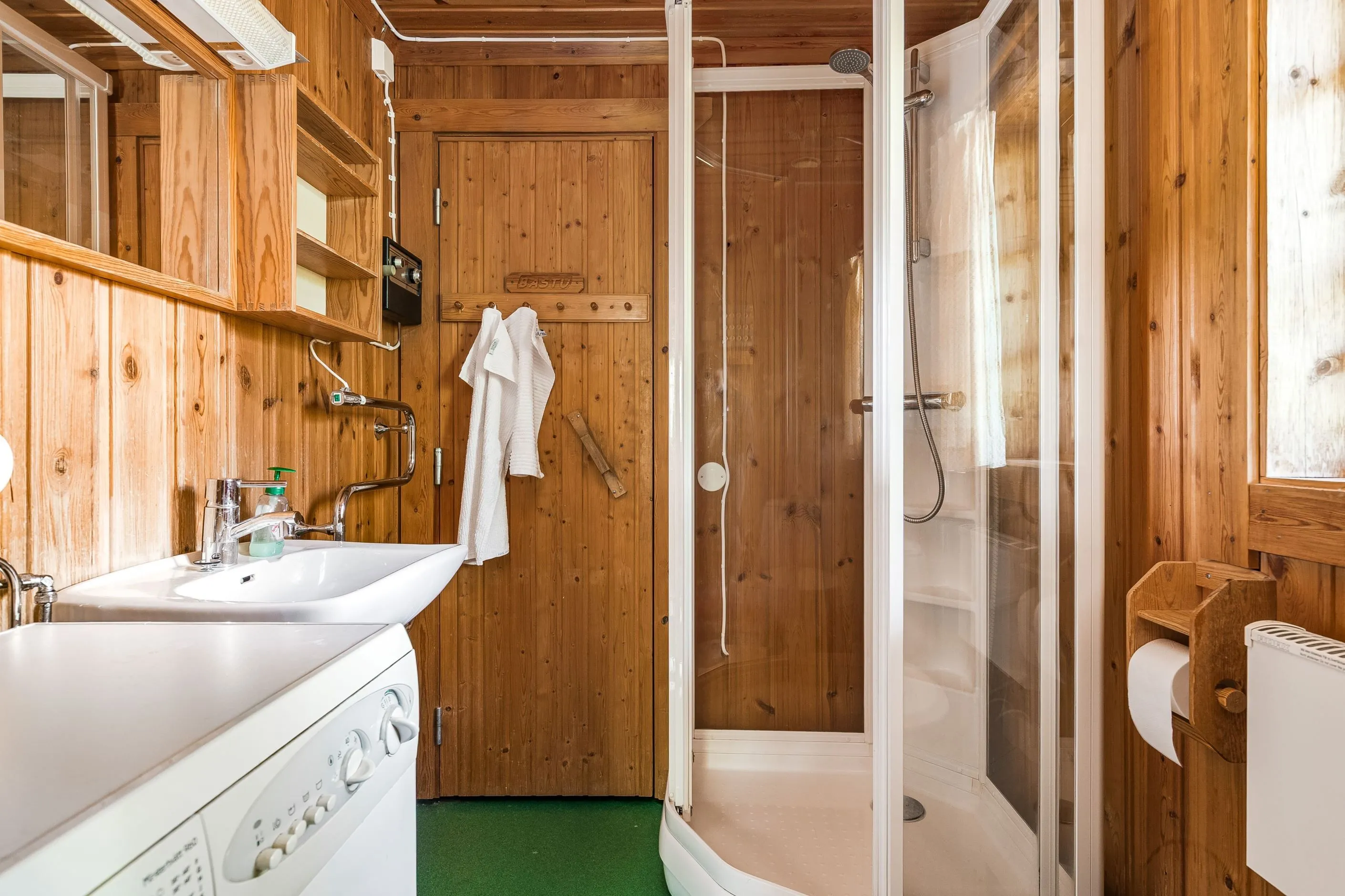 1970s Swedish Cabin with Sauna and Expansive Mountain Views - View image 14 of 31