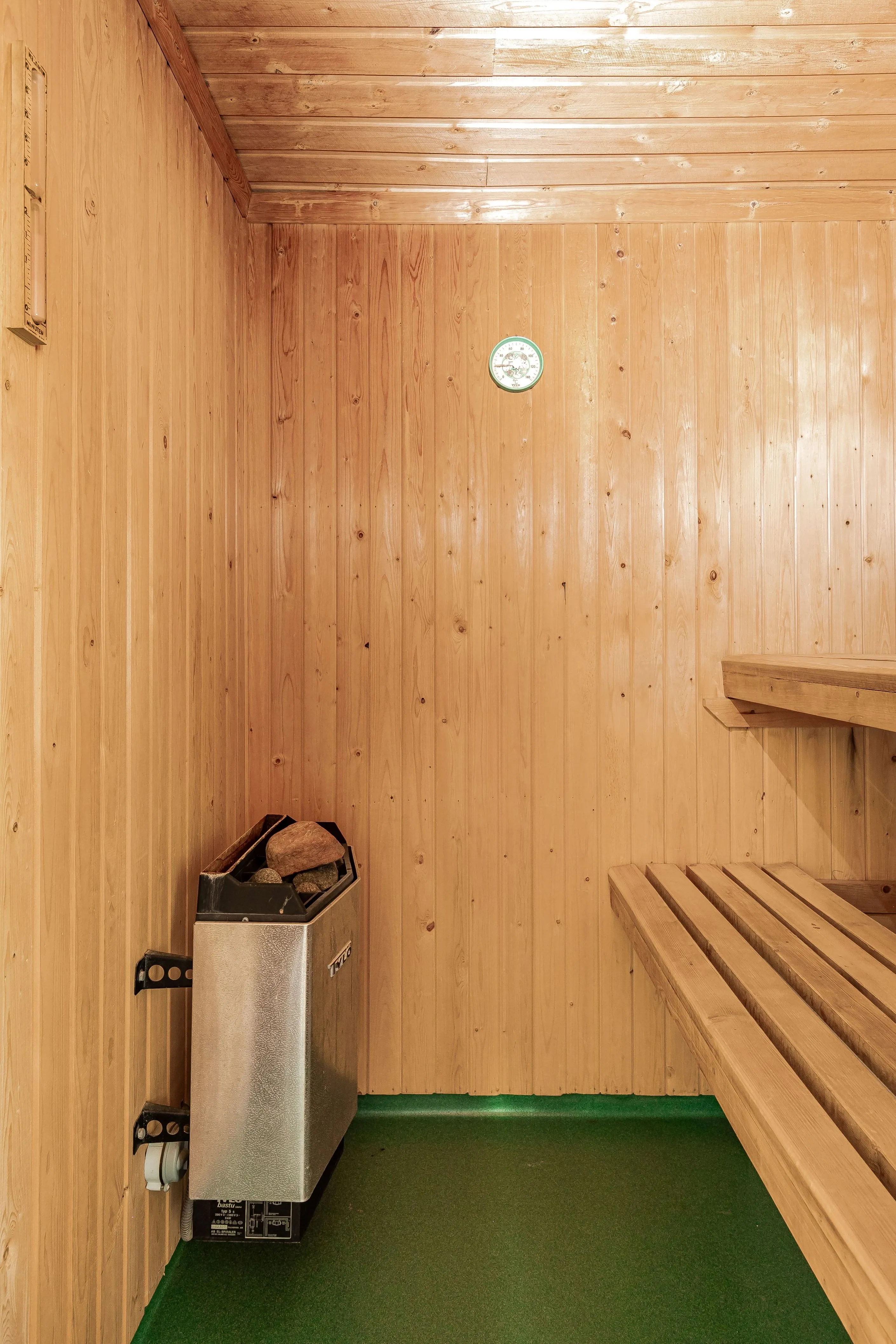 1970s Swedish Cabin with Sauna and Expansive Mountain Views - View image 17 of 31