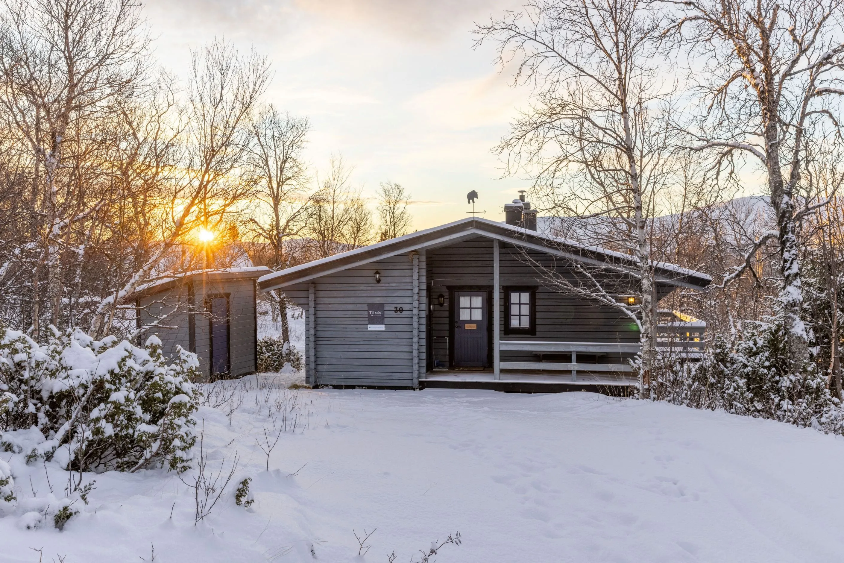 1970s Swedish Cabin with Sauna and Expansive Mountain Views - Image 1