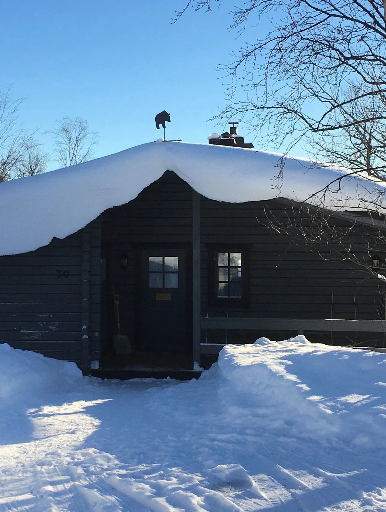 1970s Swedish Cabin with Sauna and Expansive Mountain Views - View image 30 of 31