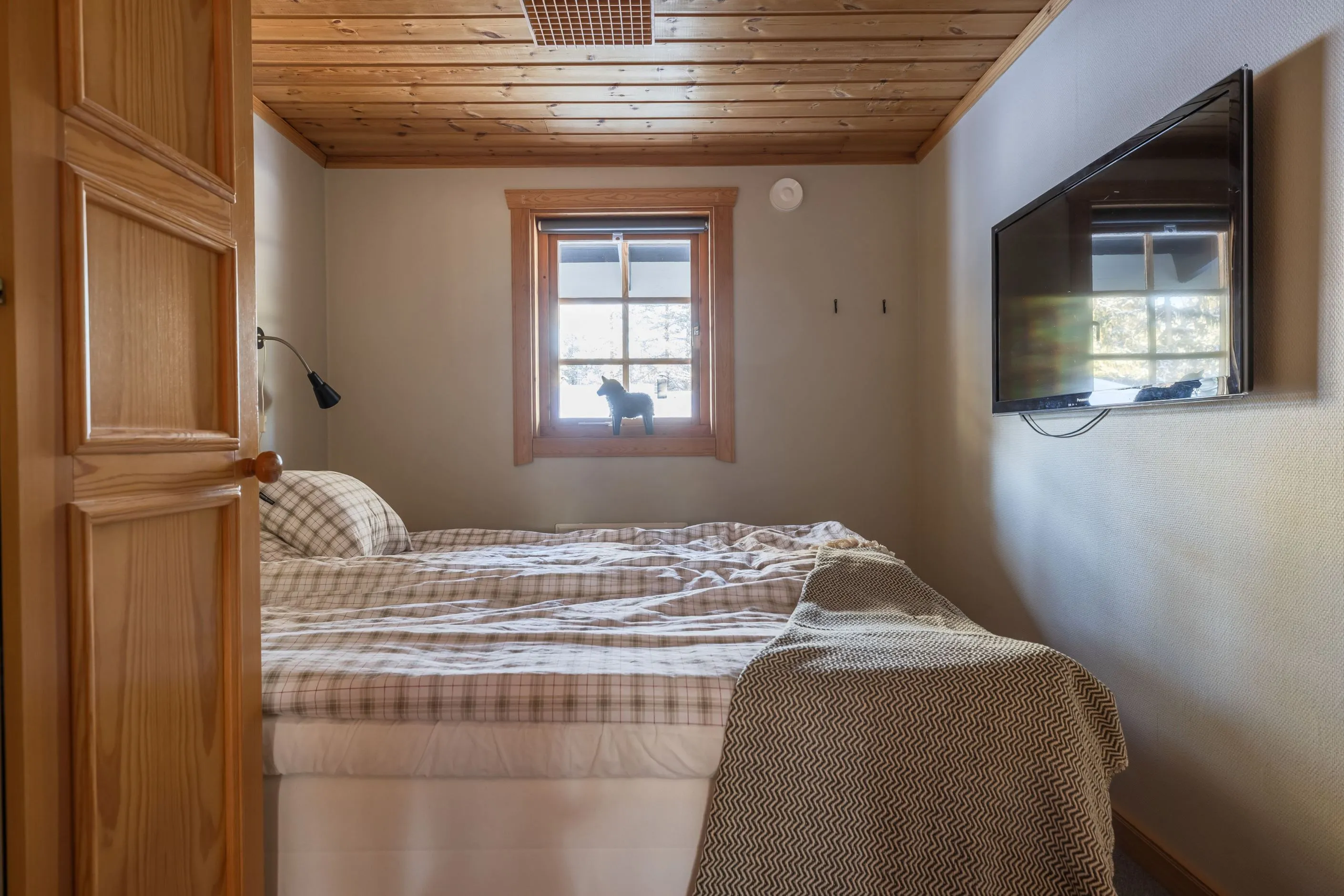 5-Bedroom Cabin with Terrace in Lofsdalen's Natural Beauty - View image 9 of 43