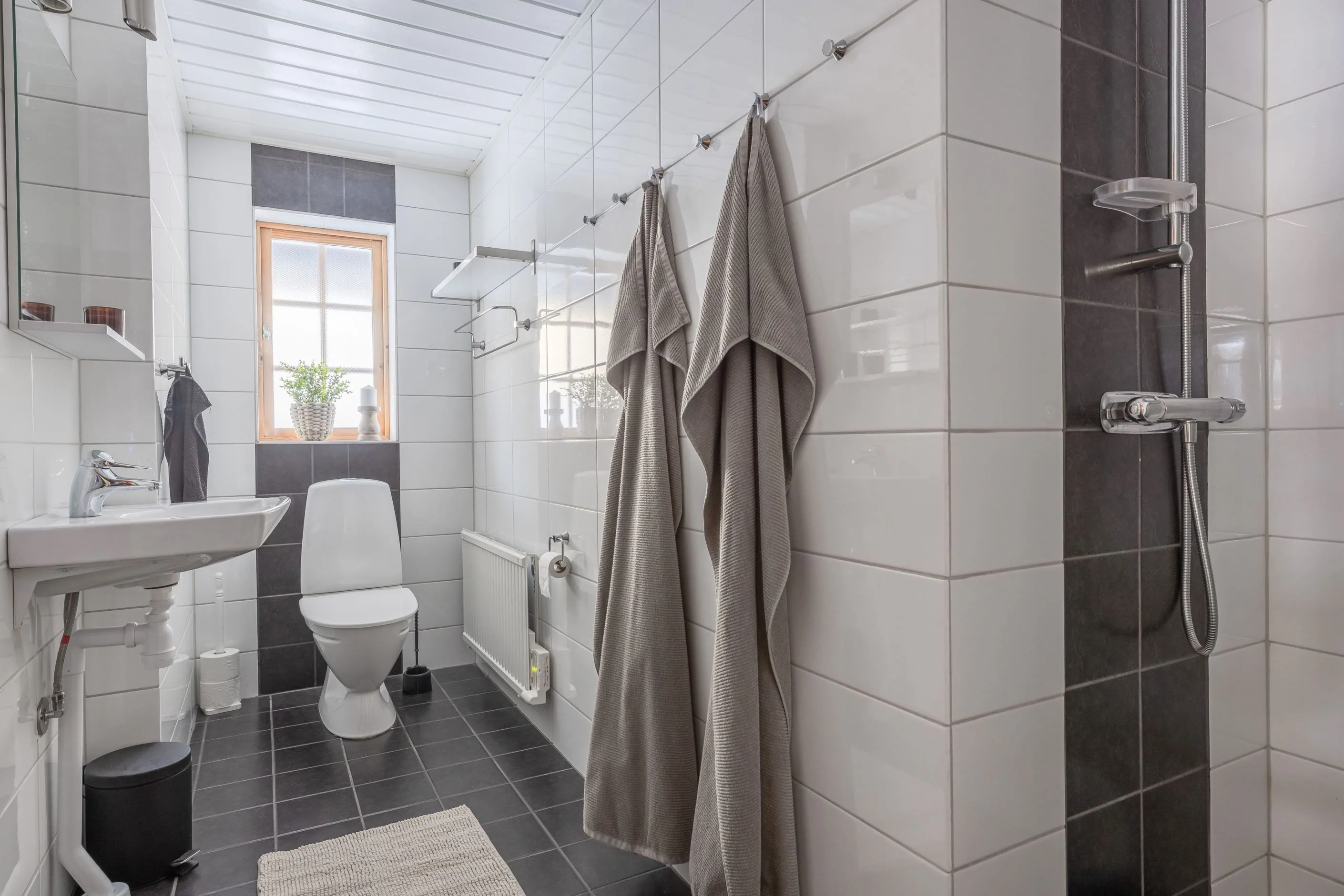 5-Bedroom Cabin with Terrace in Lofsdalen's Natural Beauty - View image 19 of 43