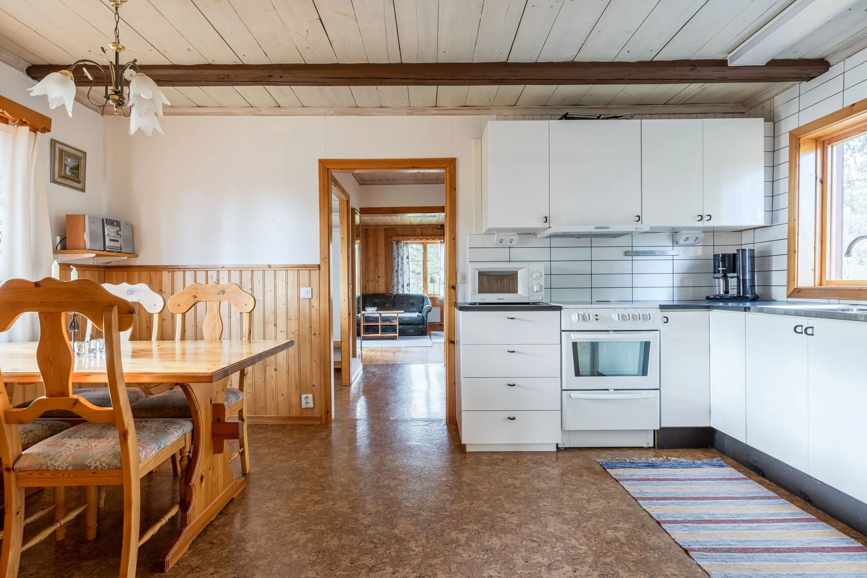 Swedish Country House with Expansive Lot Near Ski Trails - Image 4