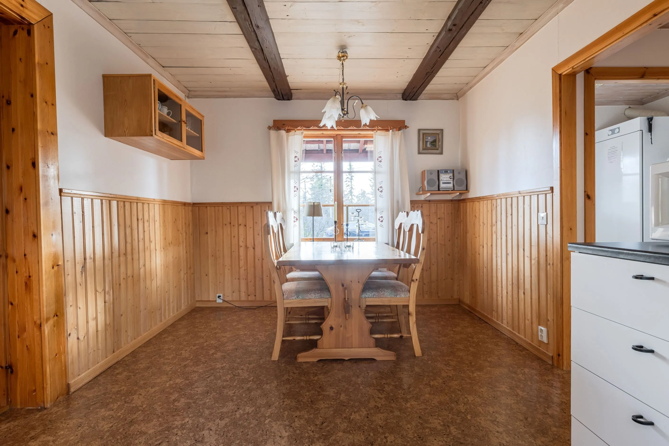 Swedish Country House with Expansive Lot Near Ski Trails - View image 6 of 32