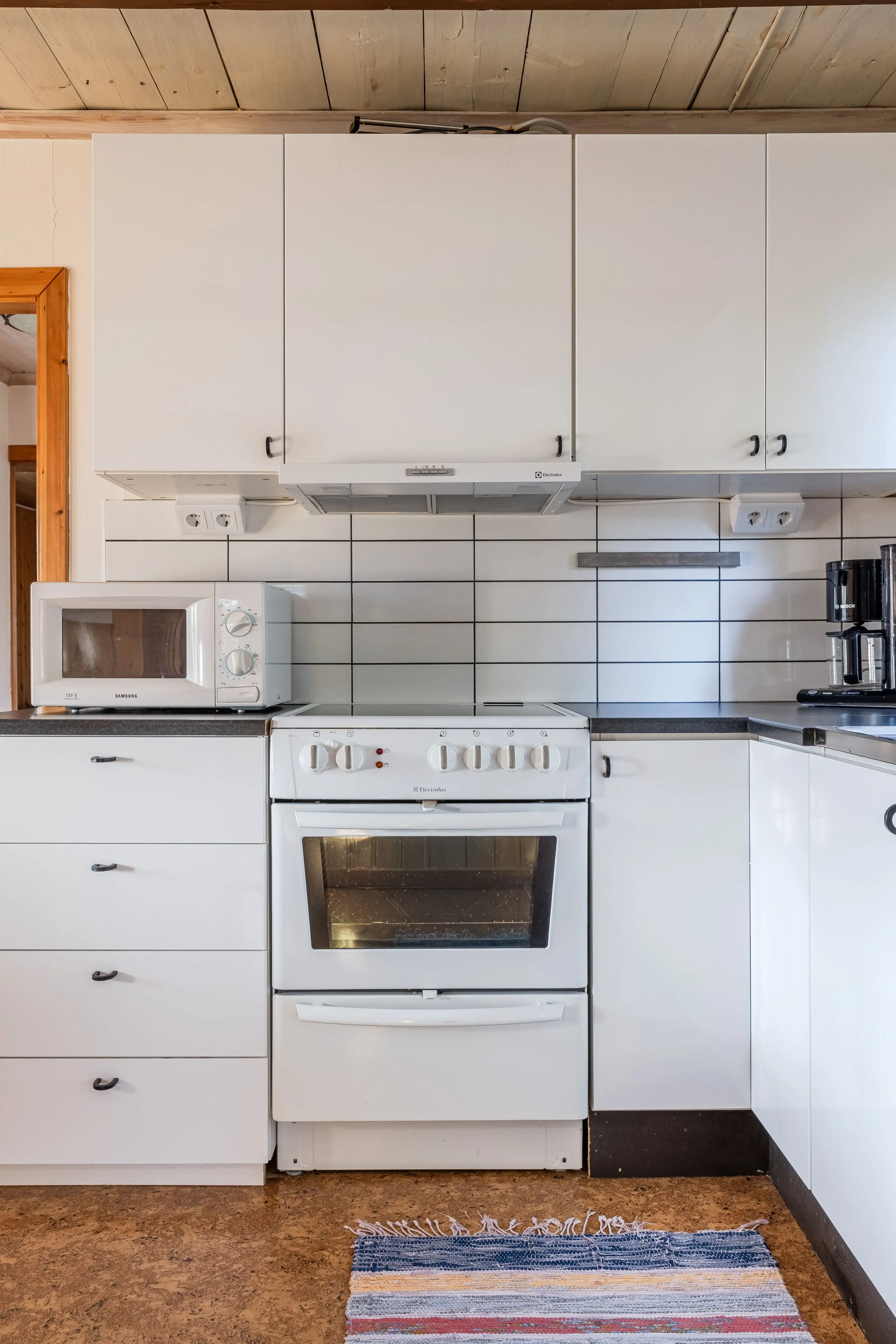 Swedish Country House with Expansive Lot Near Ski Trails - View image 8 of 32