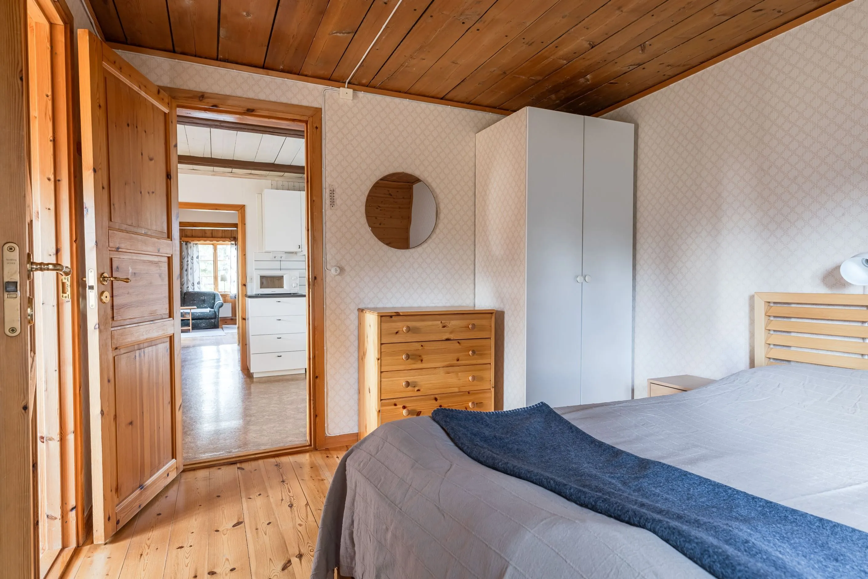 Swedish Country House with Expansive Lot Near Ski Trails - View image 14 of 32