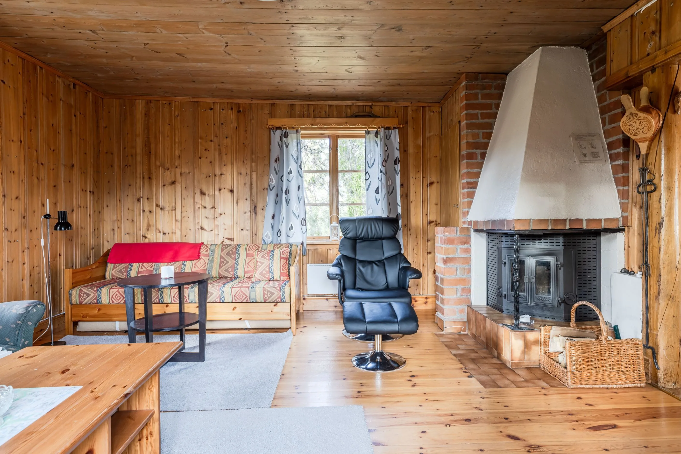 Swedish Country House with Expansive Lot Near Ski Trails - View image 17 of 32