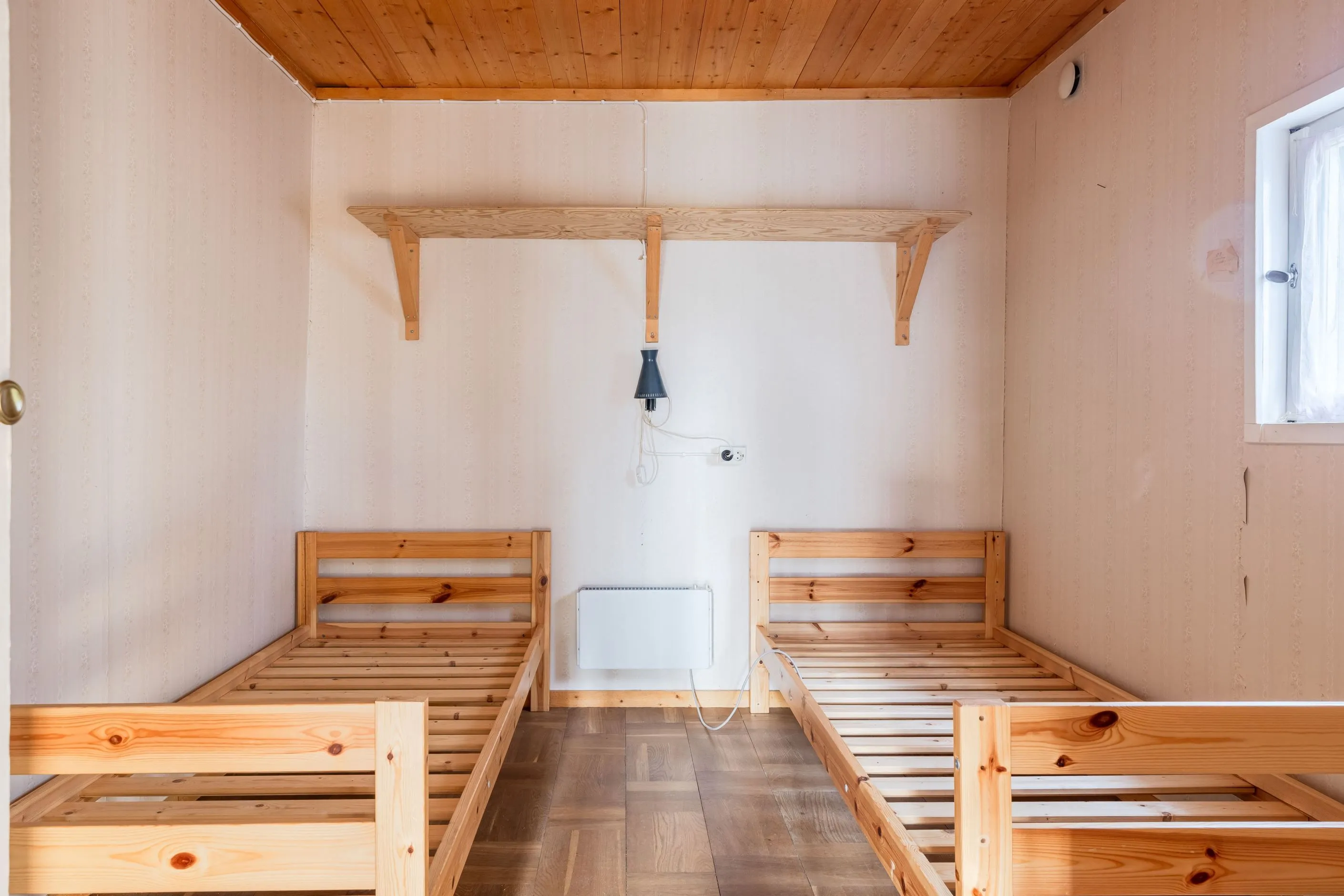 Swedish Country House with Expansive Lot Near Ski Trails - View image 25 of 32