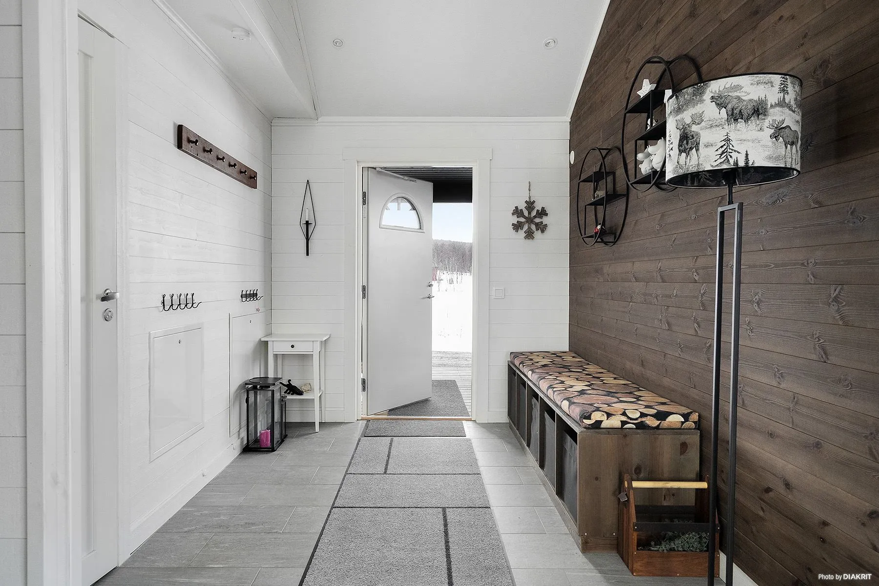 Modern Swedish Country House with Expansive Garden in Hemavan Tärnaby - View image 6 of 28