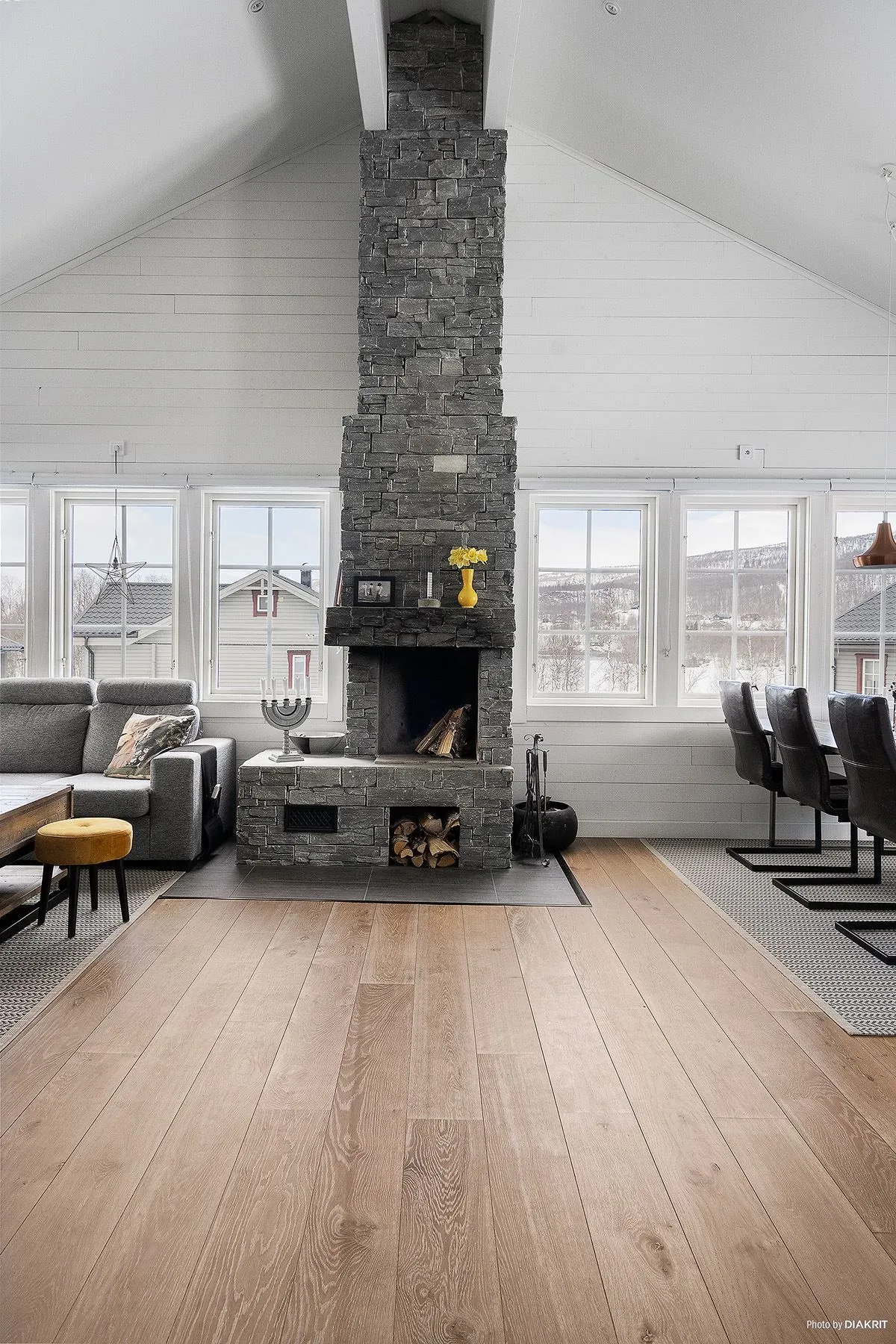 Modern Swedish Country House with Expansive Garden in Hemavan Tärnaby - View image 11 of 28