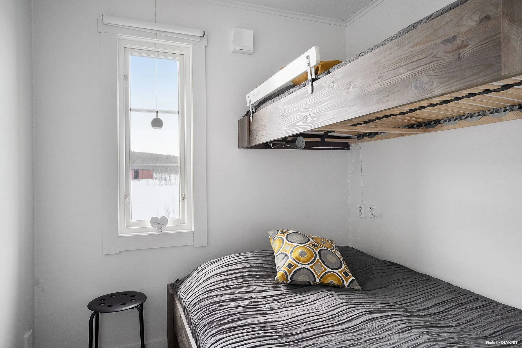 Modern Swedish Country House with Expansive Garden in Hemavan Tärnaby - View image 16 of 28