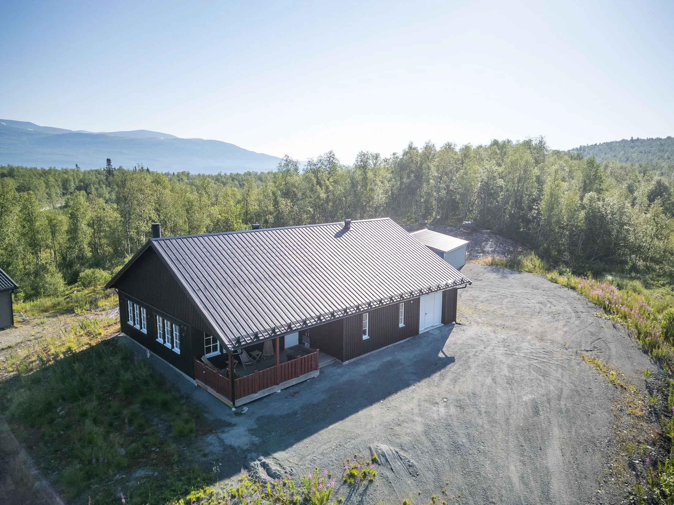 Modern Swedish Country House with Expansive Garden in Hemavan Tärnaby - Image 1