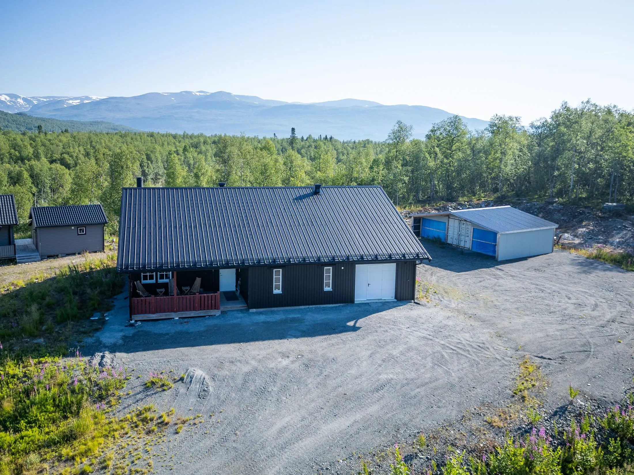 Modern Swedish Country House with Expansive Garden in Hemavan Tärnaby - View image 25 of 28