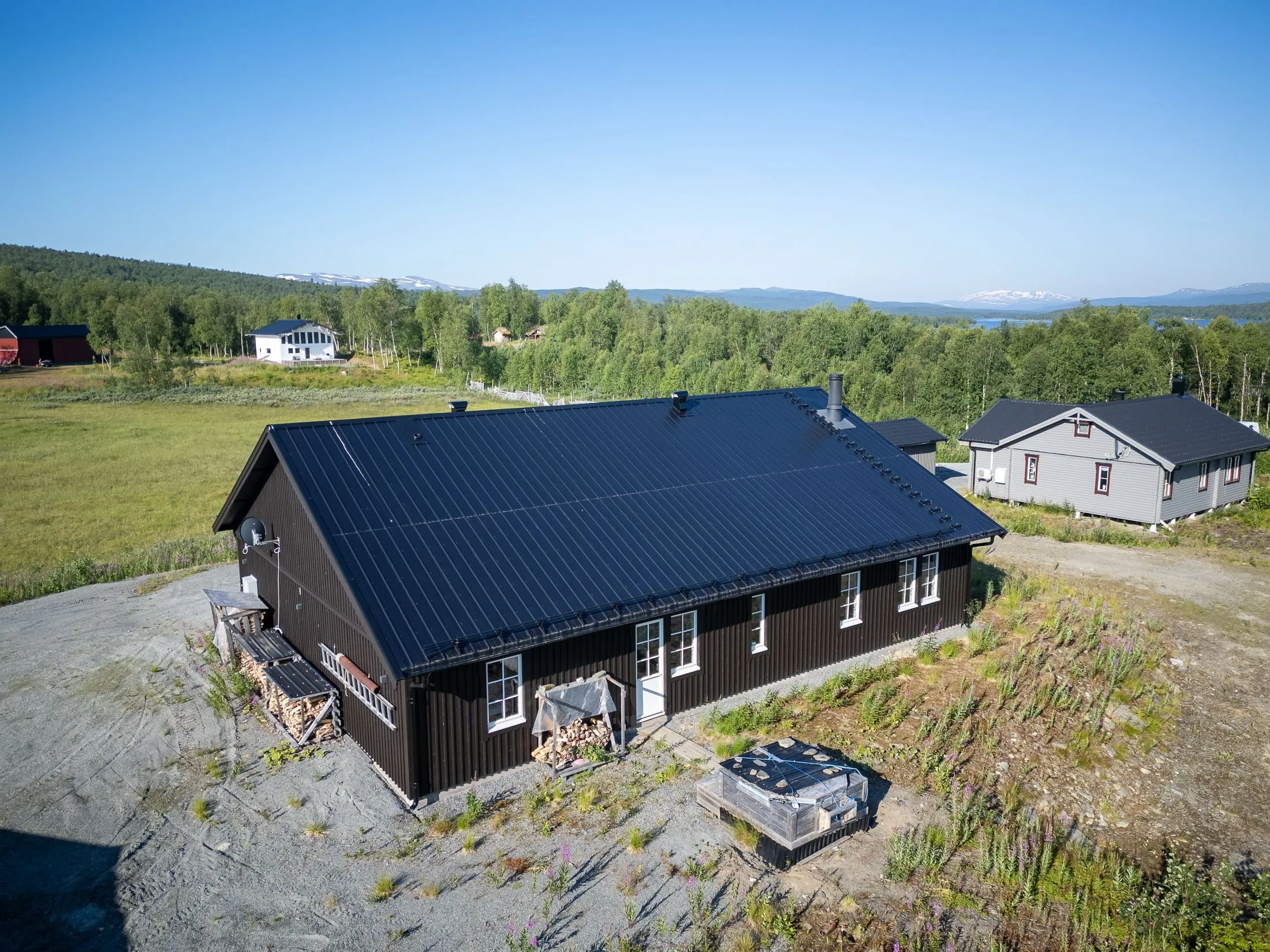 Modern Swedish Country House with Expansive Garden in Hemavan Tärnaby - View image 27 of 28