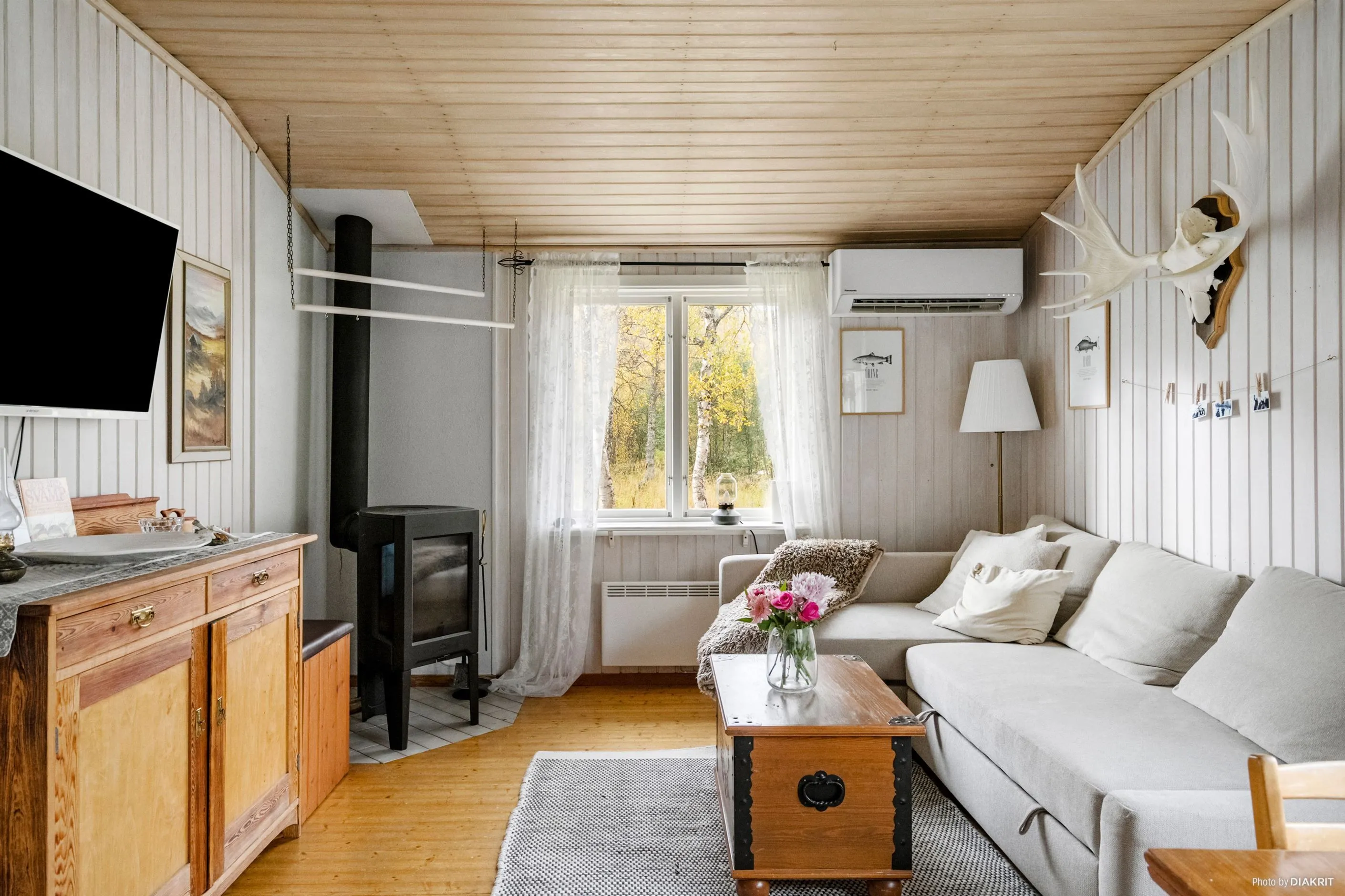 Swedish Mountain Cabin with New Garage and Wood Sauna in Hemavan - Image 4