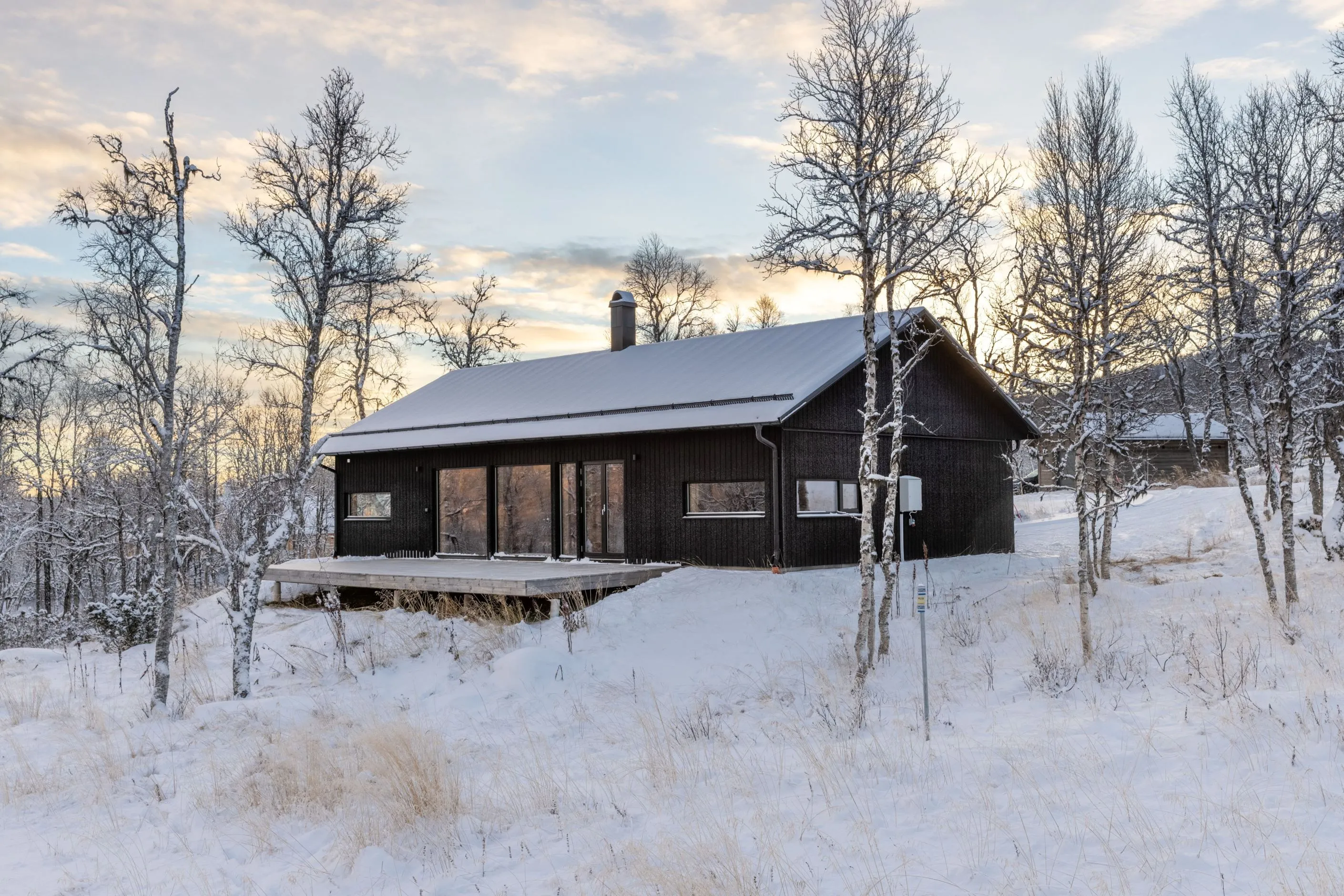 Contemporary 4-Bedroom House with Expansive Grounds in Tänndalen, Sweden - Image 1