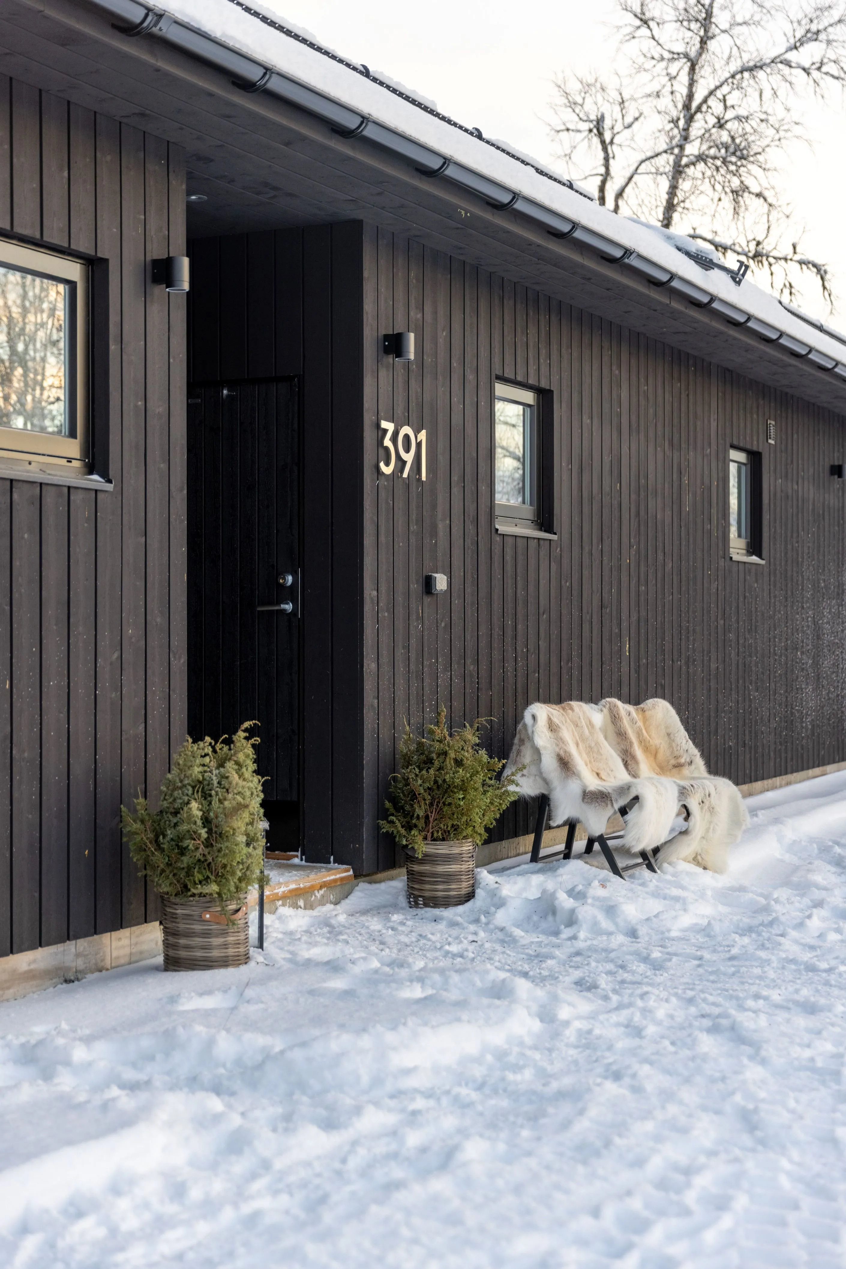 Contemporary 4-Bedroom House with Expansive Grounds in Tänndalen, Sweden - Image 2