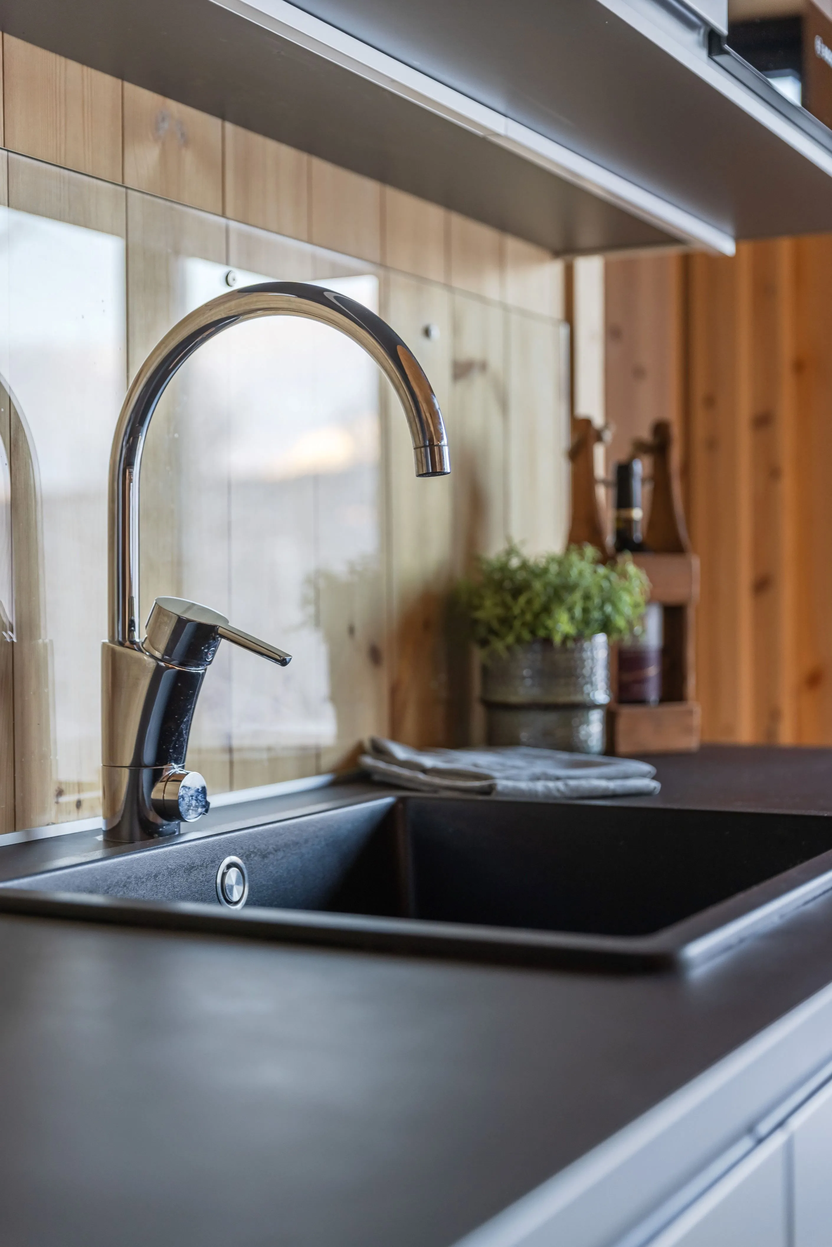 Contemporary 4-Bedroom House with Expansive Grounds in Tänndalen, Sweden - View image 10 of 43