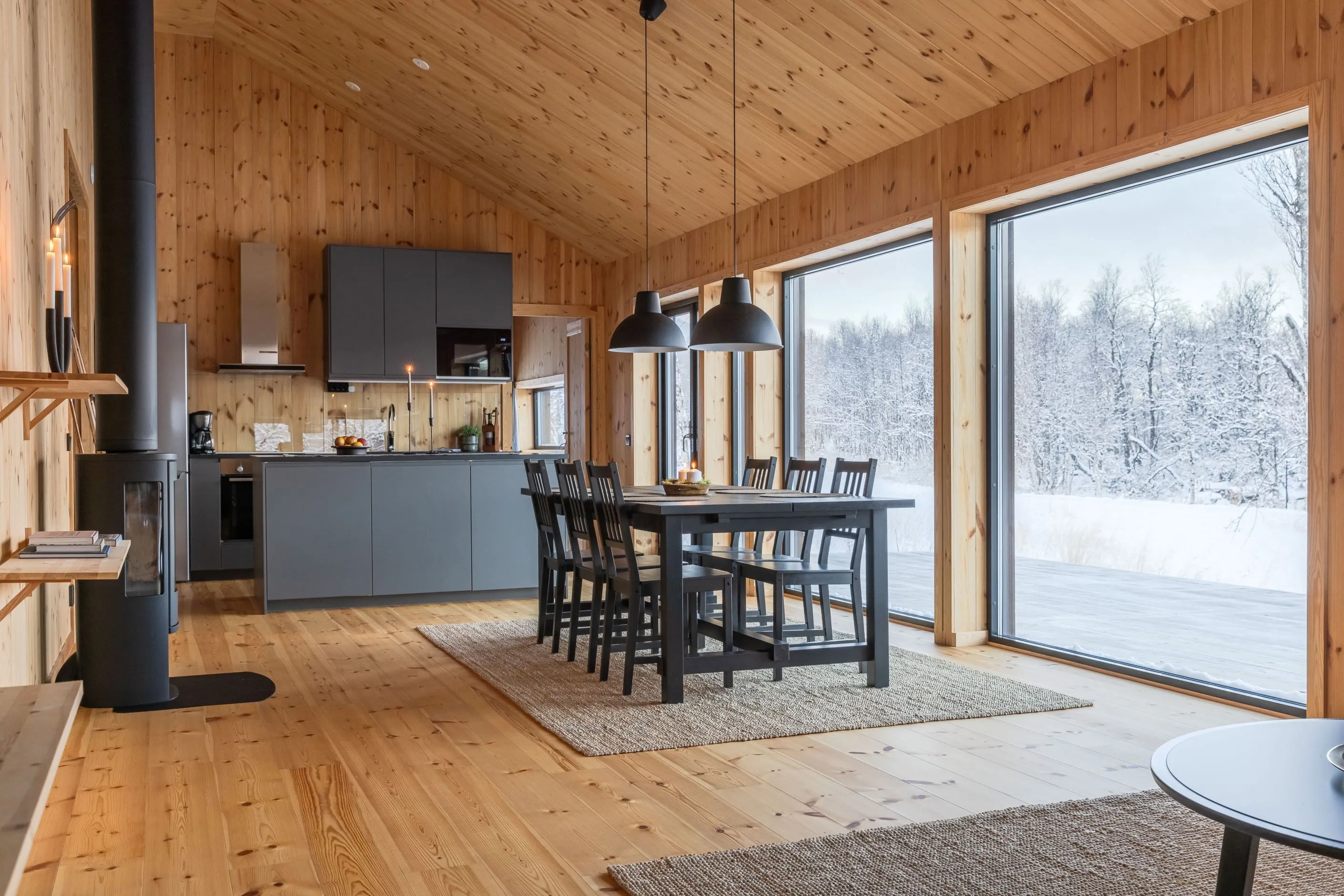 Contemporary 4-Bedroom House with Expansive Grounds in Tänndalen, Sweden - View image 14 of 43