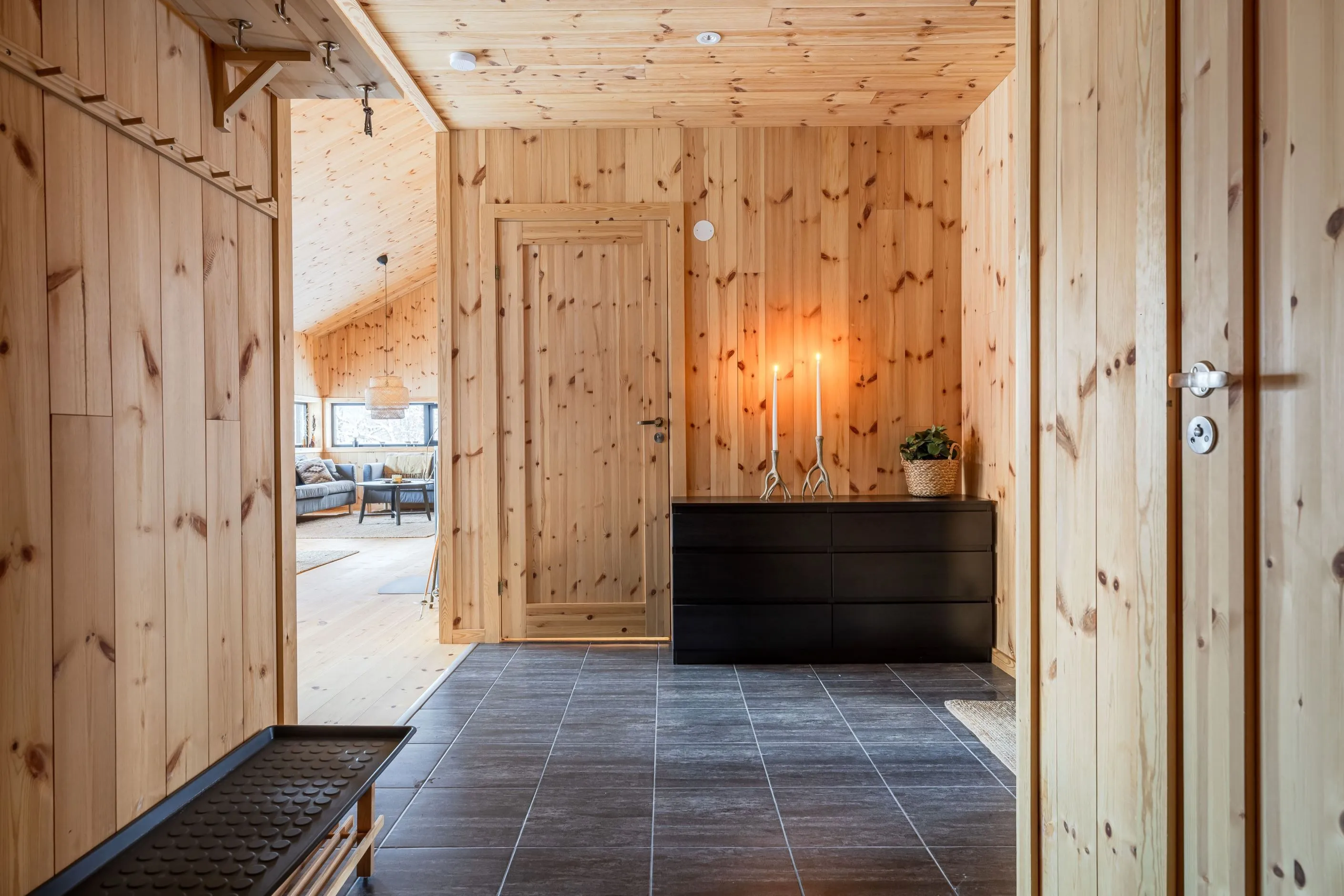 Contemporary 4-Bedroom House with Expansive Grounds in Tänndalen, Sweden - View image 26 of 43