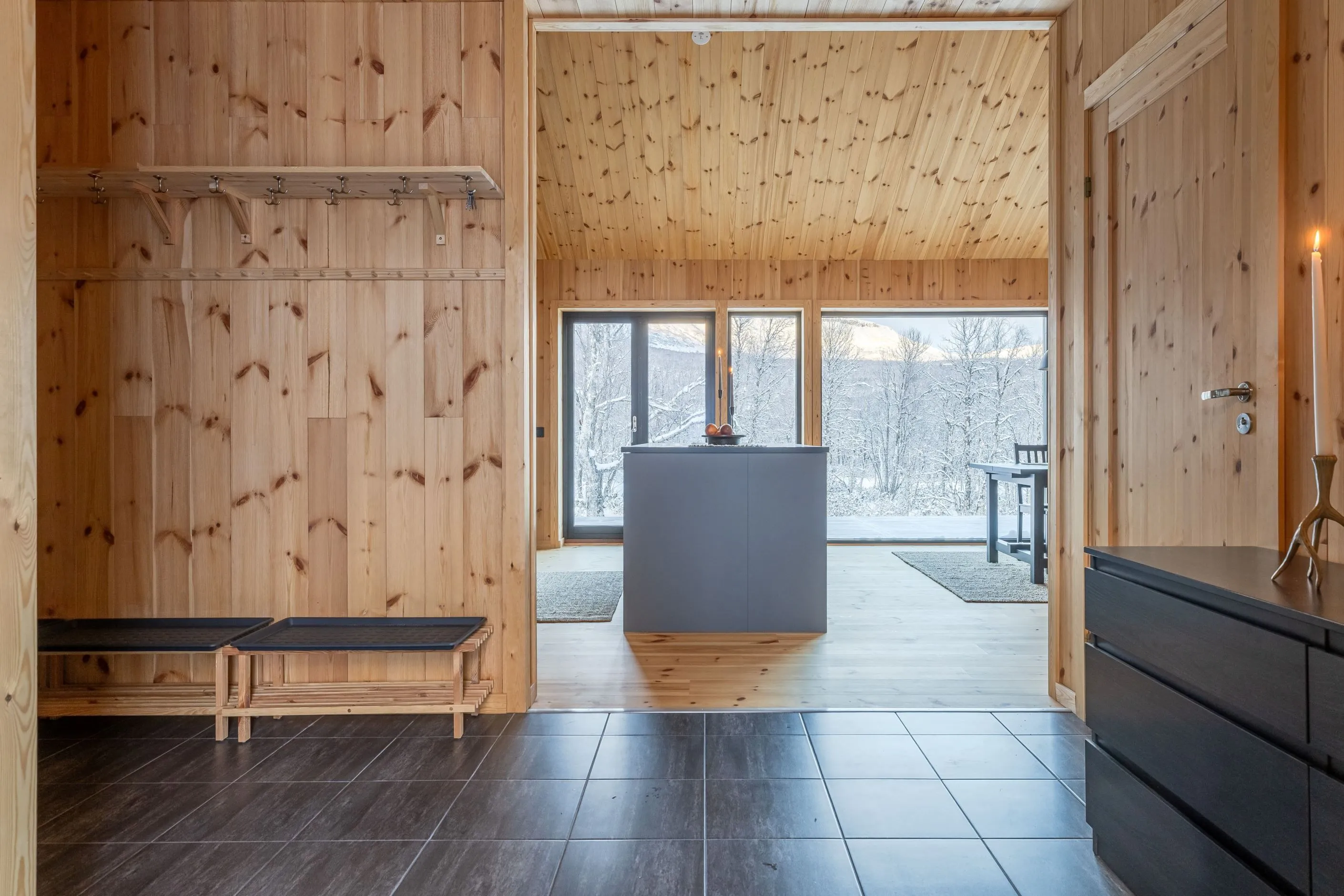 Contemporary 4-Bedroom House with Expansive Grounds in Tänndalen, Sweden - View image 27 of 43