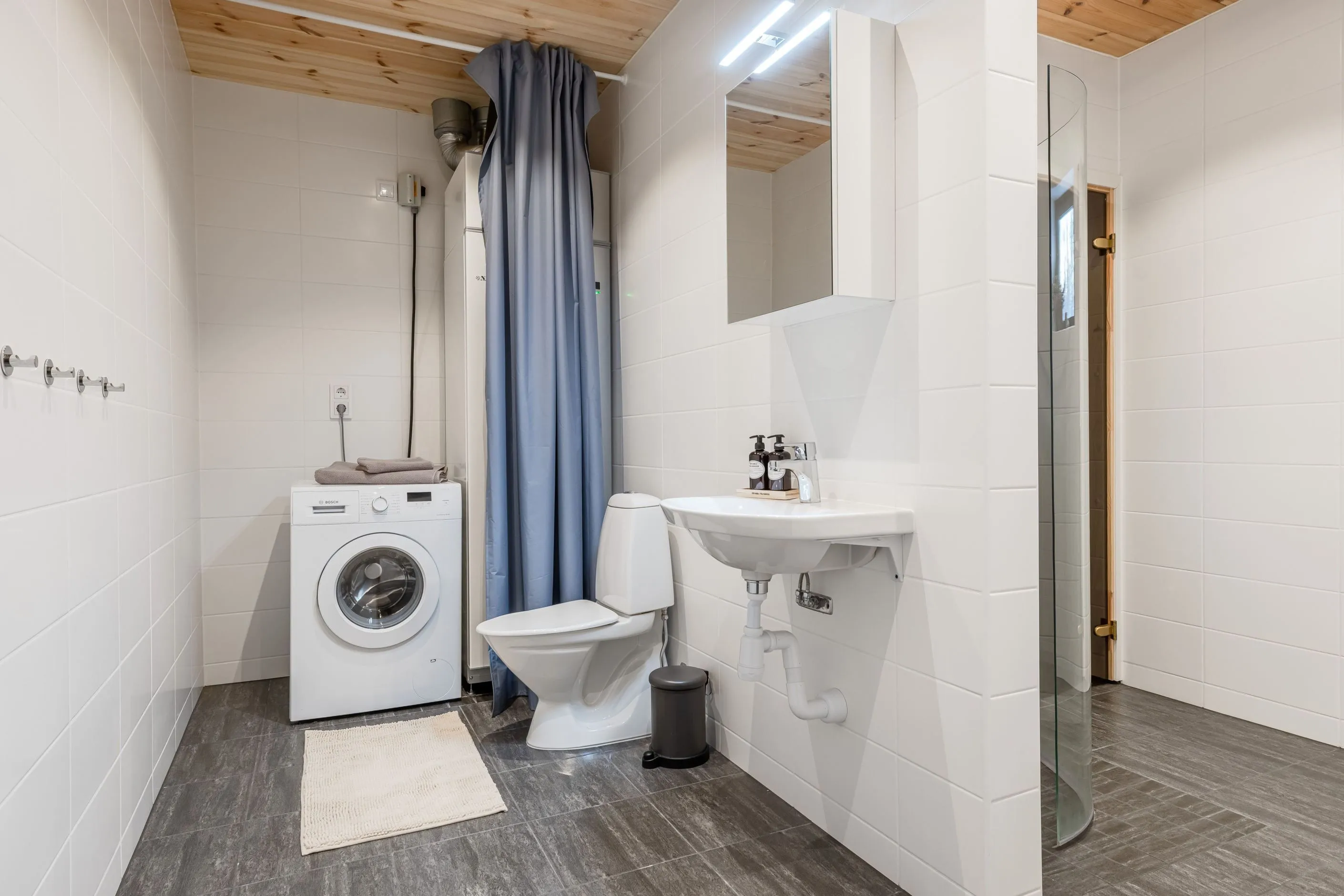 Contemporary 4-Bedroom House with Expansive Grounds in Tänndalen, Sweden - View image 30 of 43