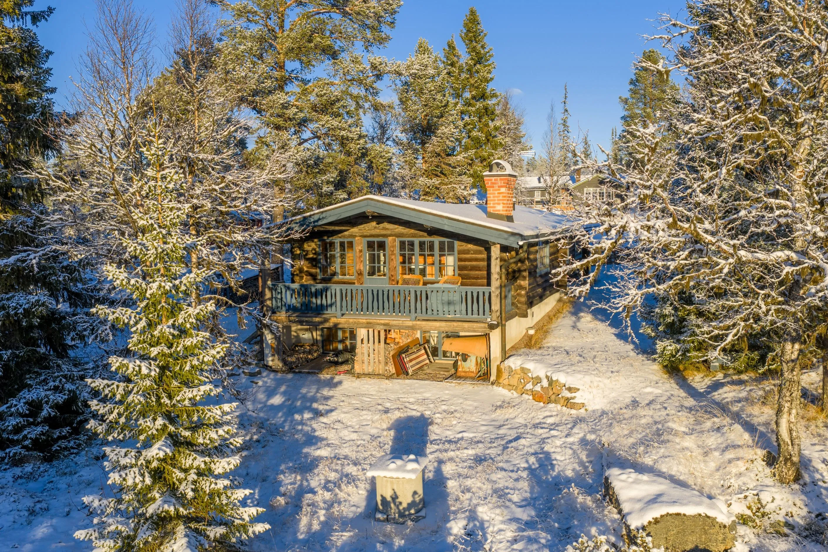 1970s Swedish Cabin with Expansive Garden in Scenic Lofsdalen - Image 1