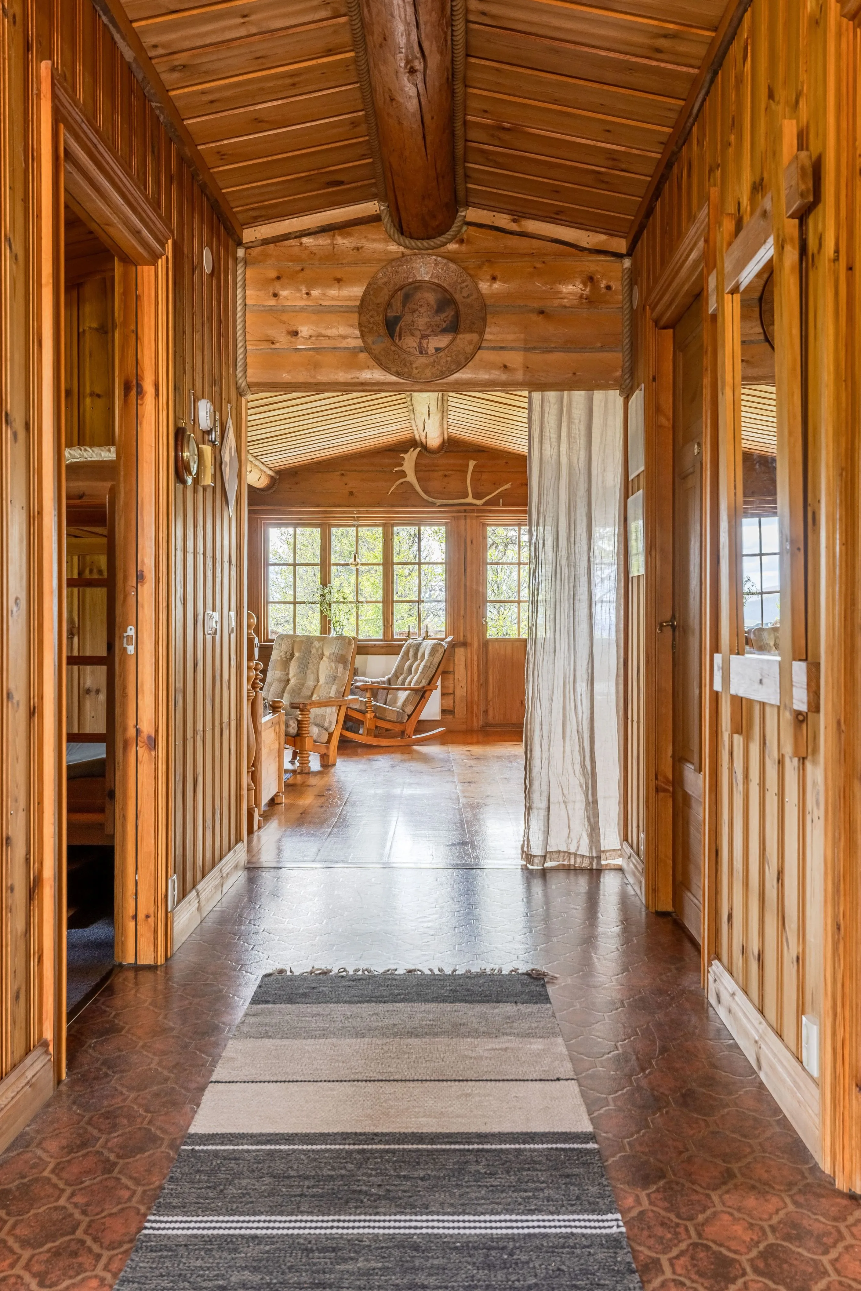 1970s Swedish Cabin with Expansive Garden in Scenic Lofsdalen - View image 16 of 39