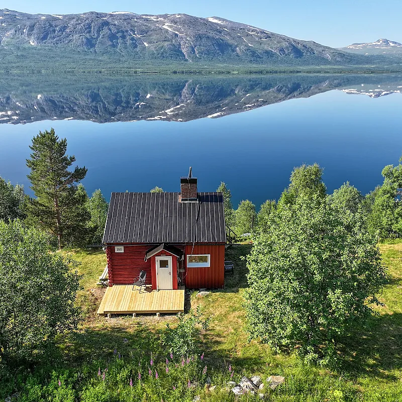1950s Villa with Expansive Garden and Terrace in Hemavan, Sweden