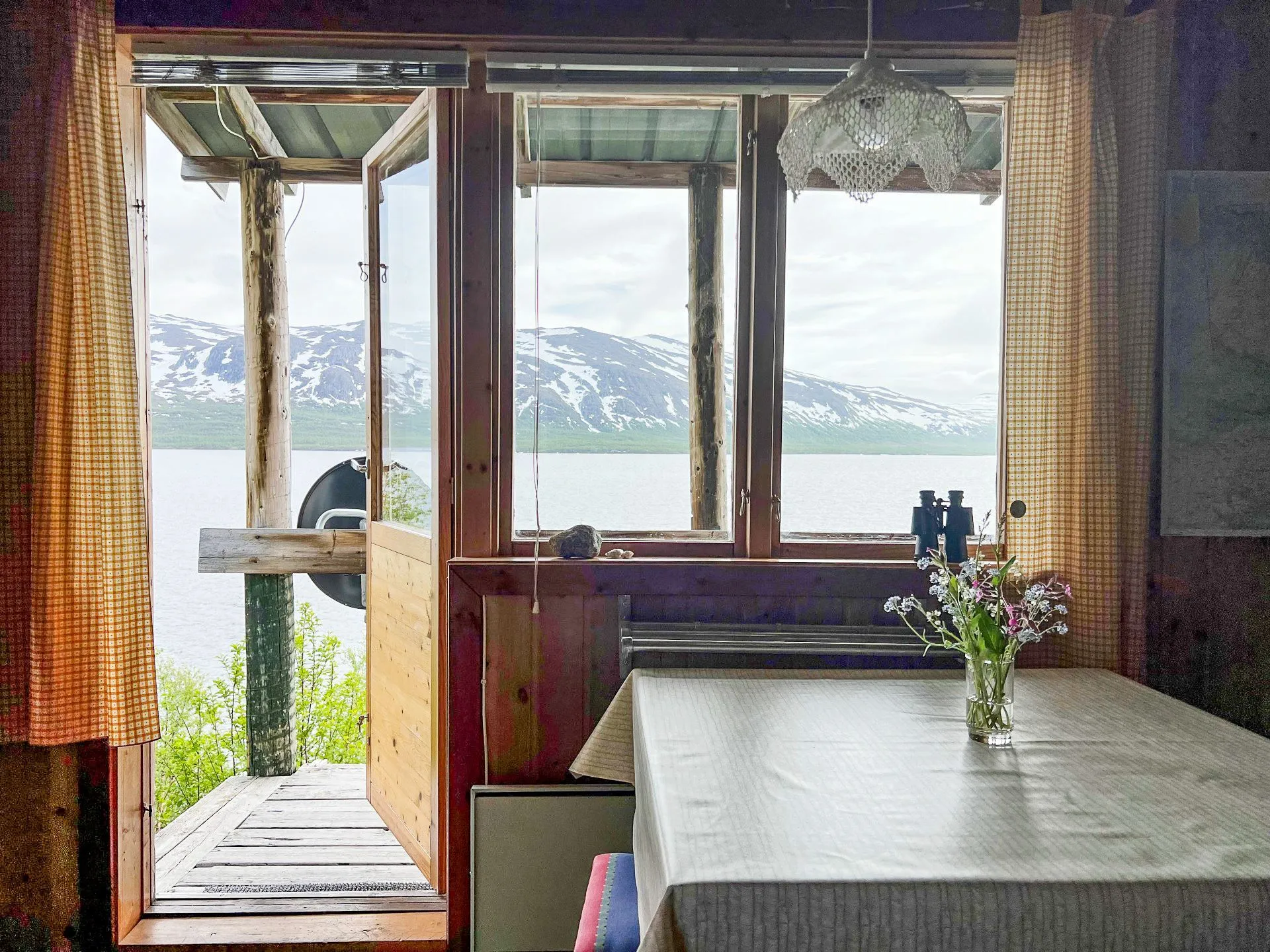 1950s Villa with Expansive Garden and Terrace in Hemavan, Sweden - View image 9 of 25