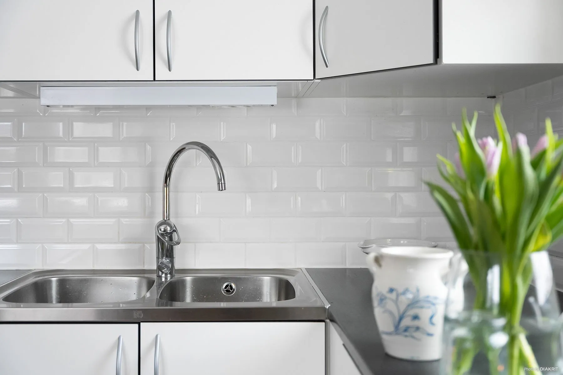 Contemporary 3-Bedroom Villa with Expansive Garden in Scenic Hemavan - Image 5