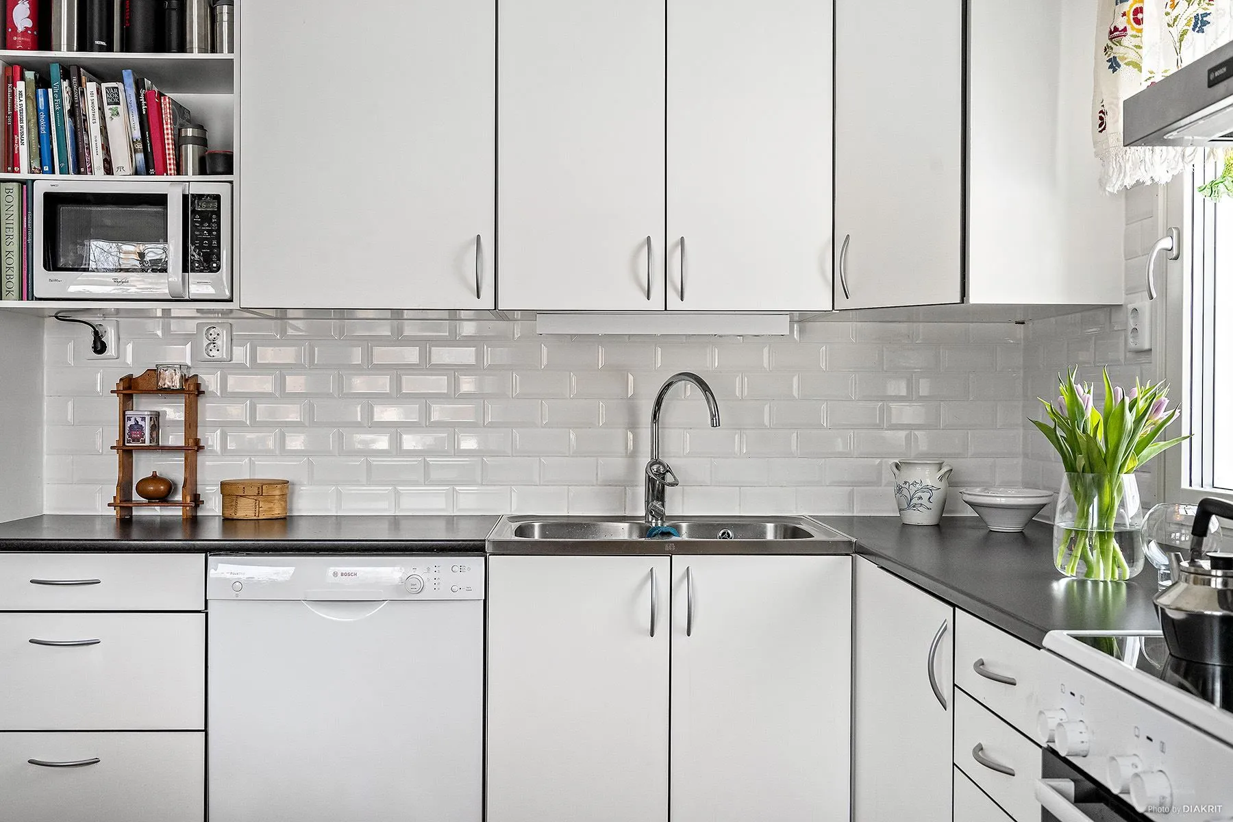 Contemporary 3-Bedroom Villa with Expansive Garden in Scenic Hemavan - View image 6 of 34